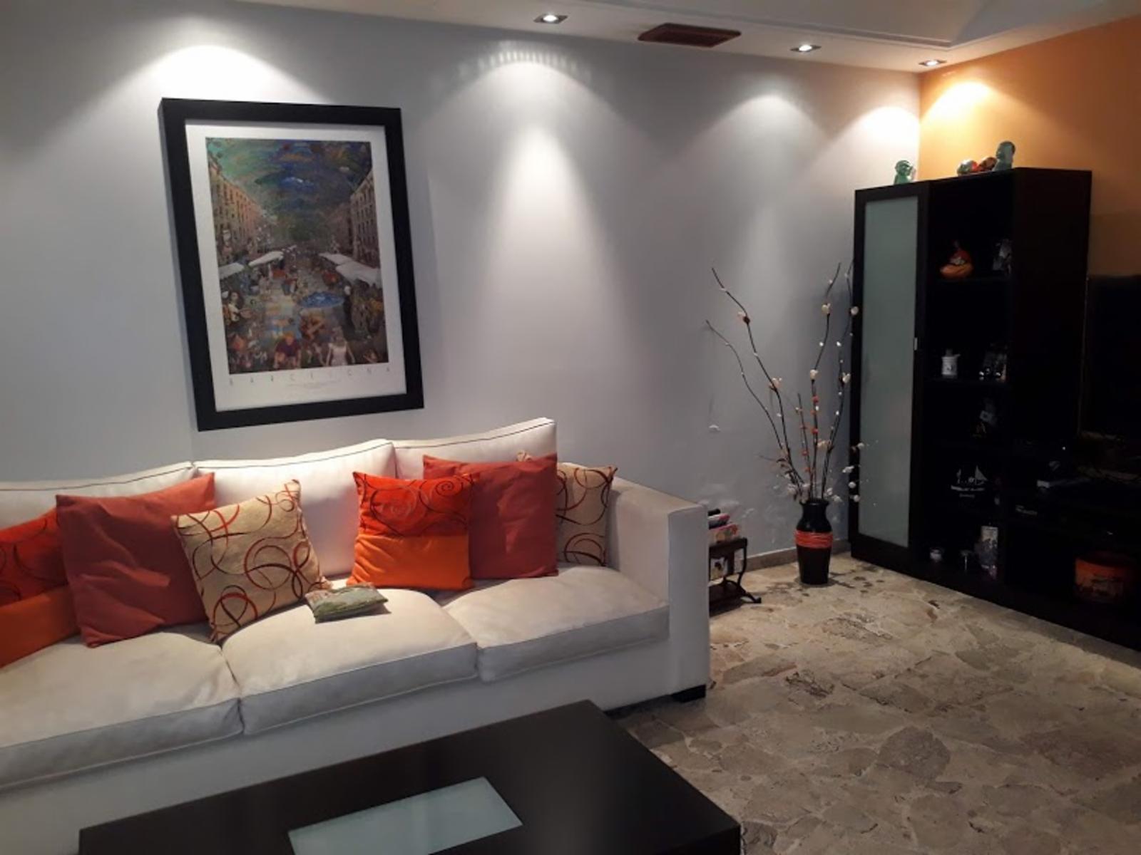 EXCELENTE CASA DE DE 5 AMBIENTES EN 2 PLANTAS CON PARQUE Y PILETA — foto 5
