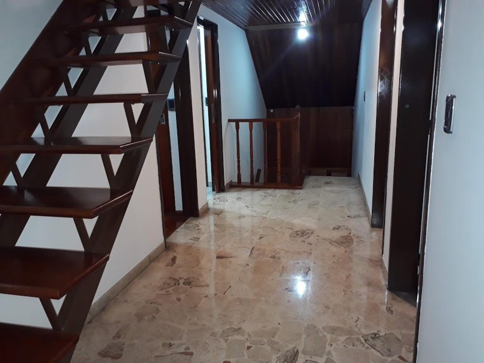 EXCELENTE CASA DE DE 5 AMBIENTES EN 2 PLANTAS CON PARQUE Y PILETA — foto 15