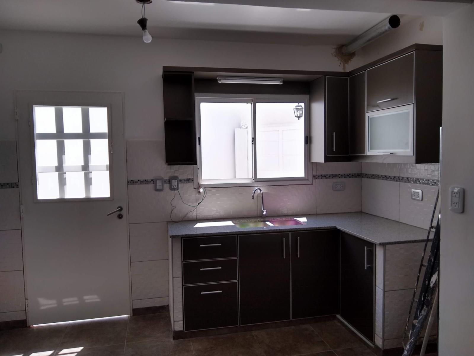 Casa de 3 ambientes con cochera y terraza en Caseros — foto 2