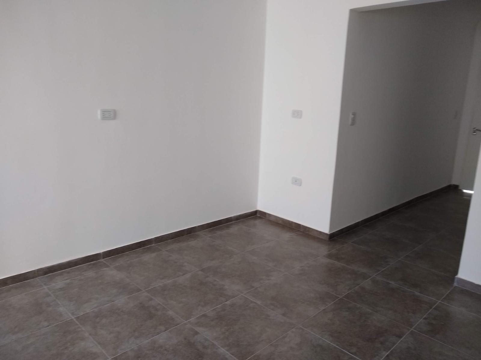 Casa de 3 ambientes con cochera y terraza en Caseros — foto 3