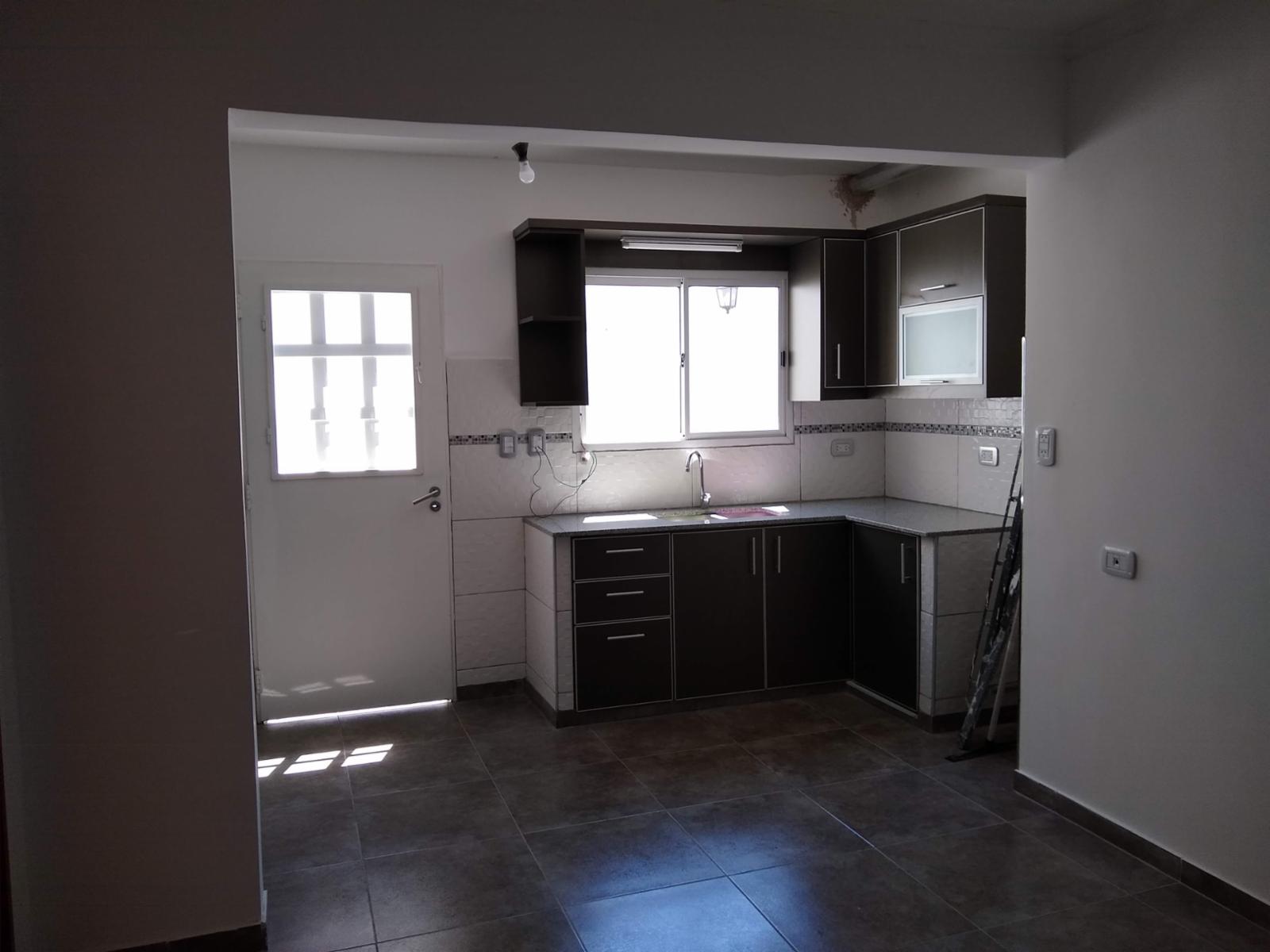 Casa de 3 ambientes con cochera y terraza en Caseros — foto 4