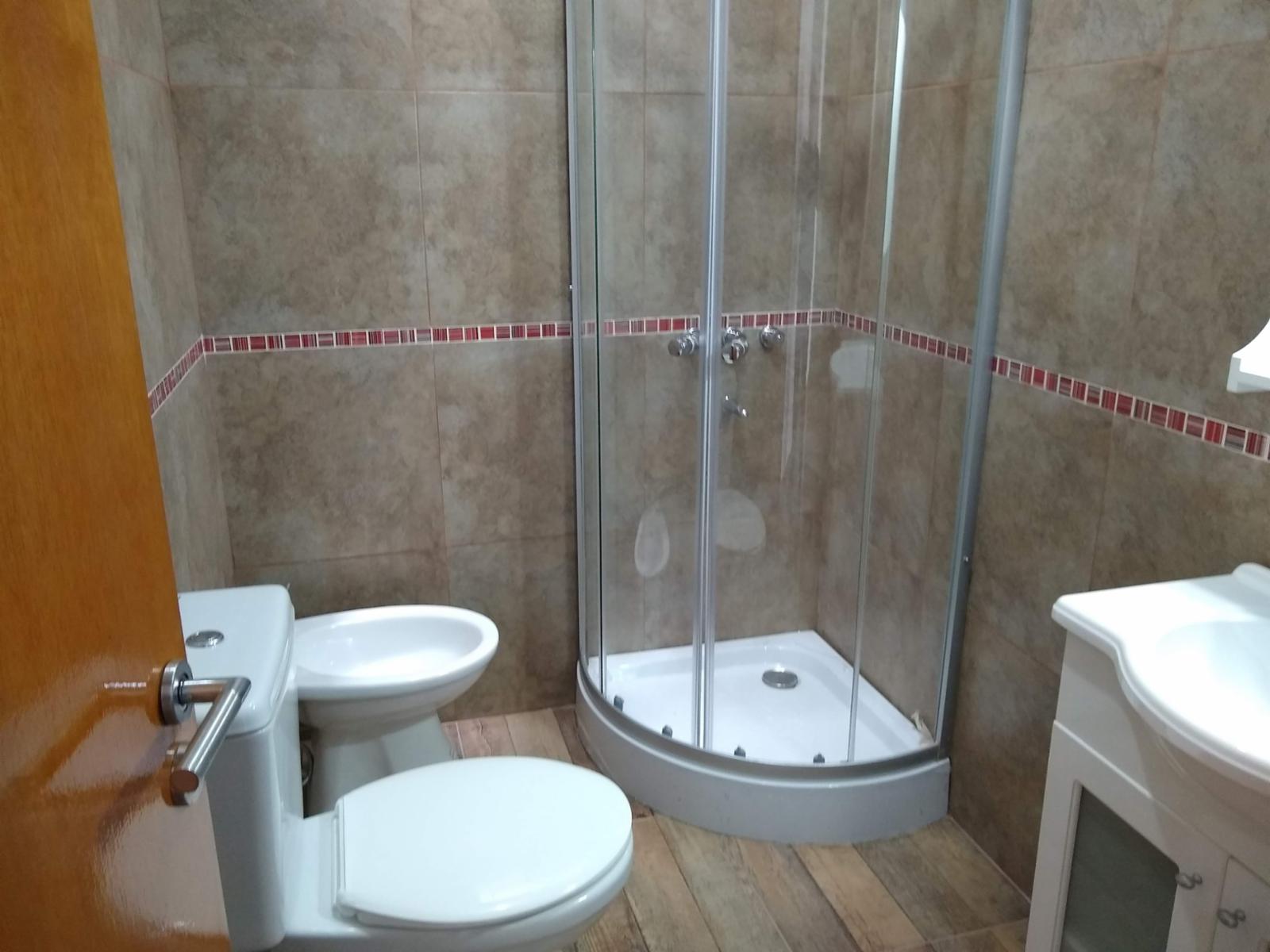 Casa de 3 ambientes con cochera y terraza en Caseros — foto 6