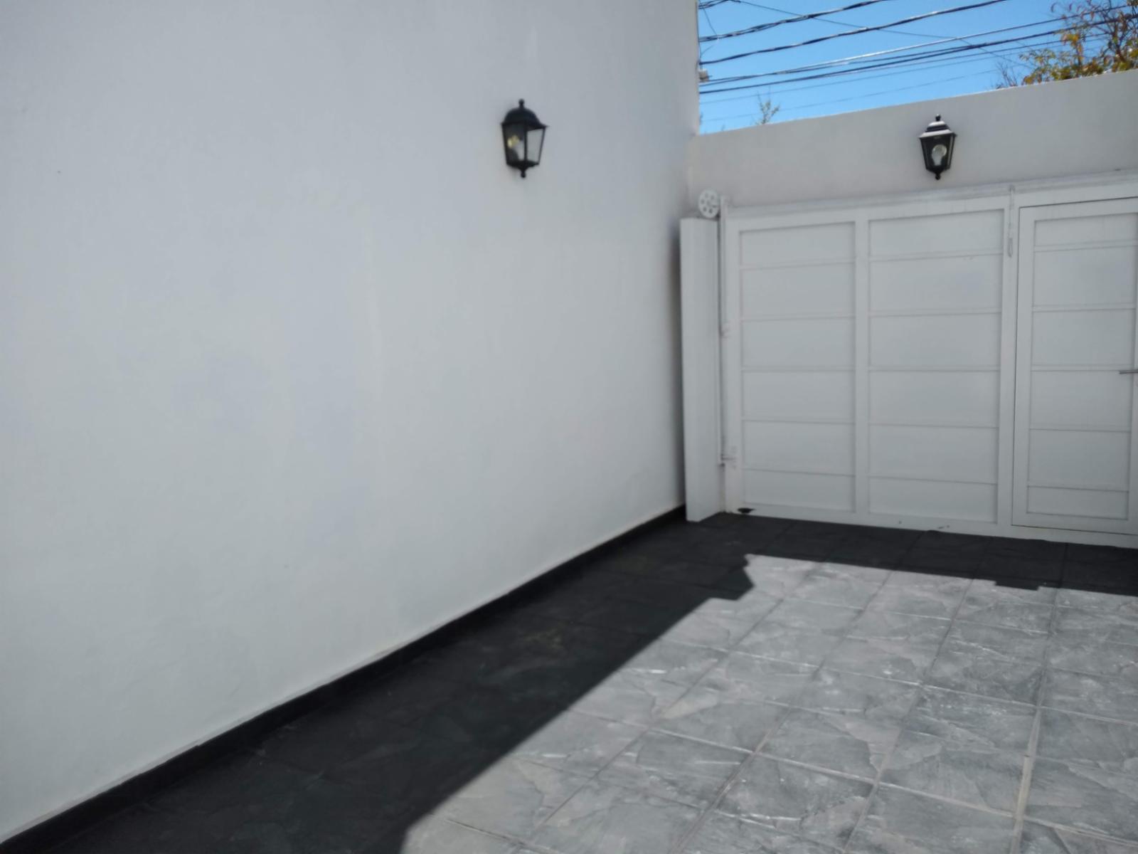Casa de 3 ambientes con cochera y terraza en Caseros — foto 7