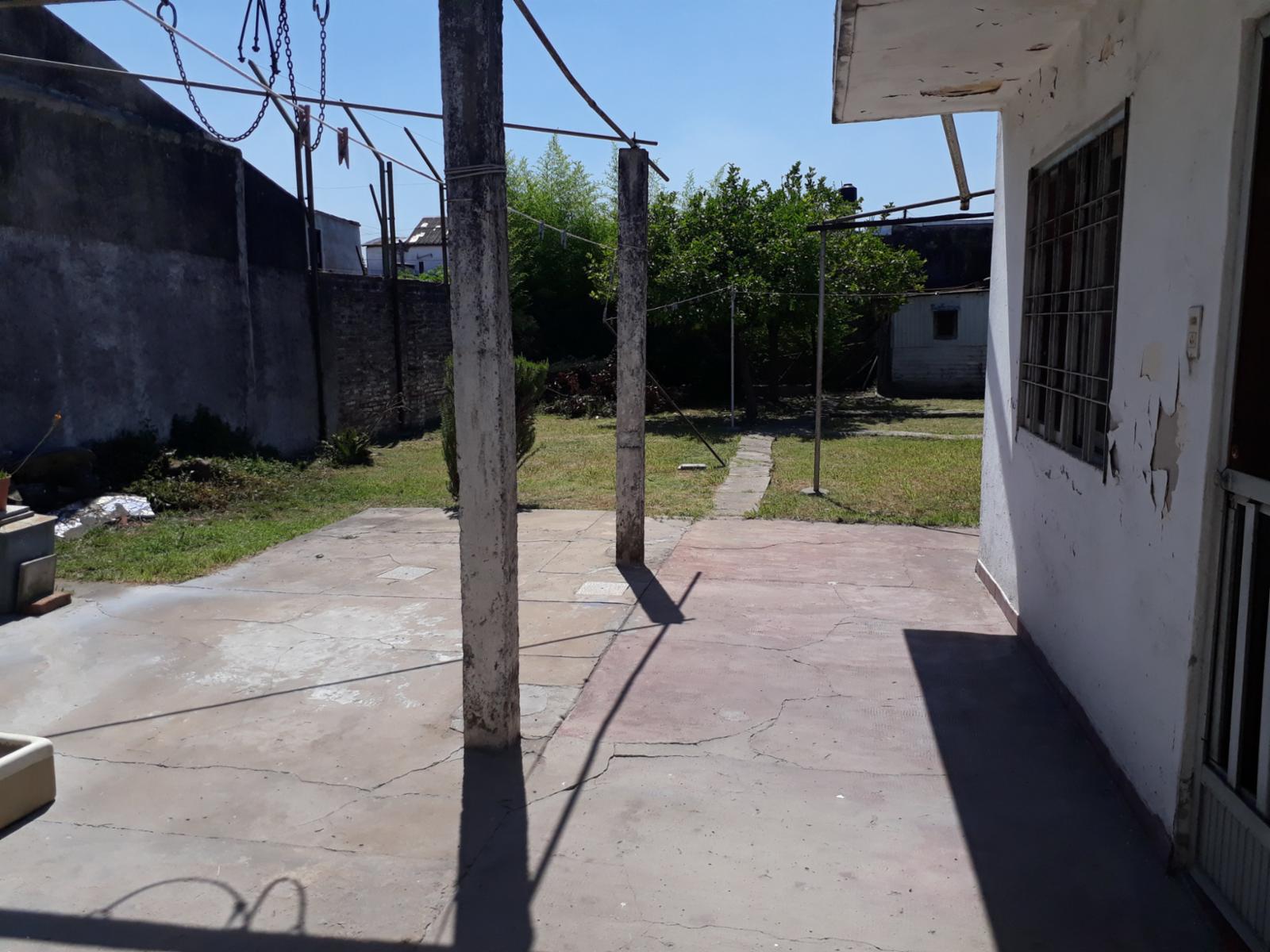 Excelente casa de 3 Ambientes en Loma Hermosa con fondo patio libre — foto 8