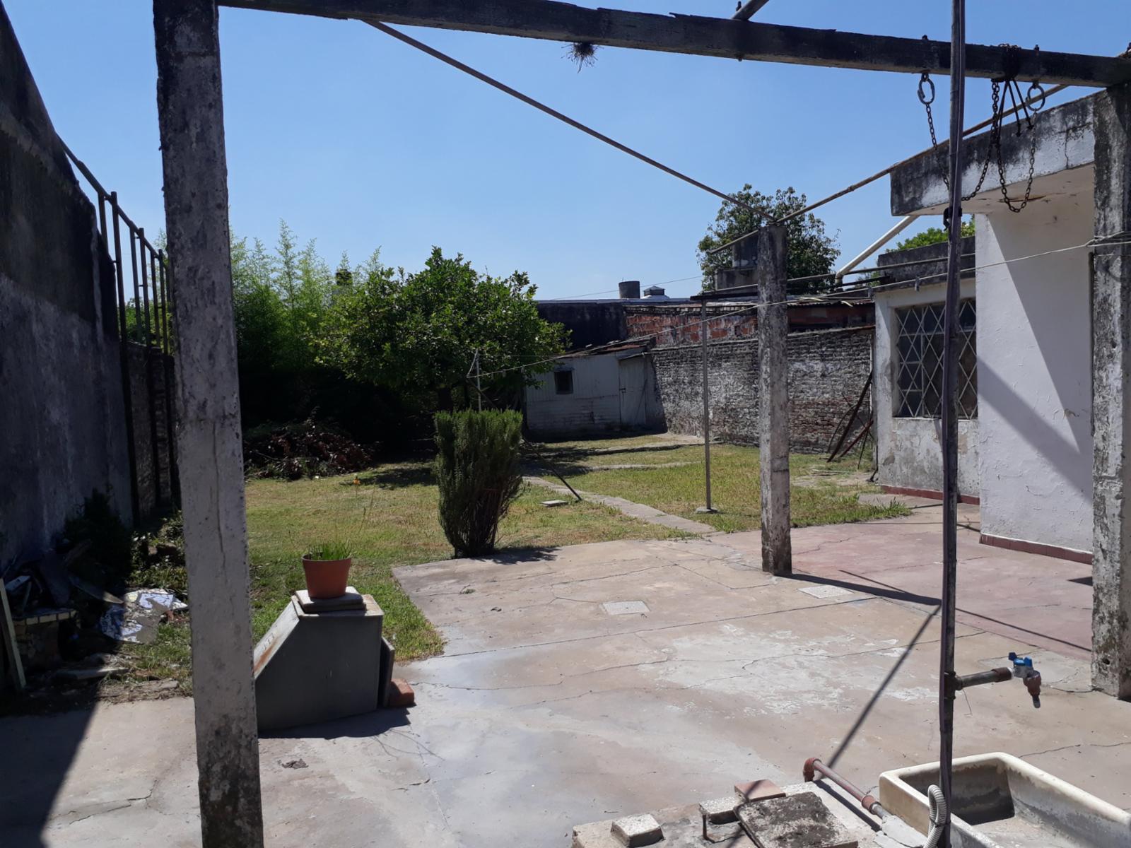 Excelente casa de 3 Ambientes en Loma Hermosa con fondo patio libre — foto 10