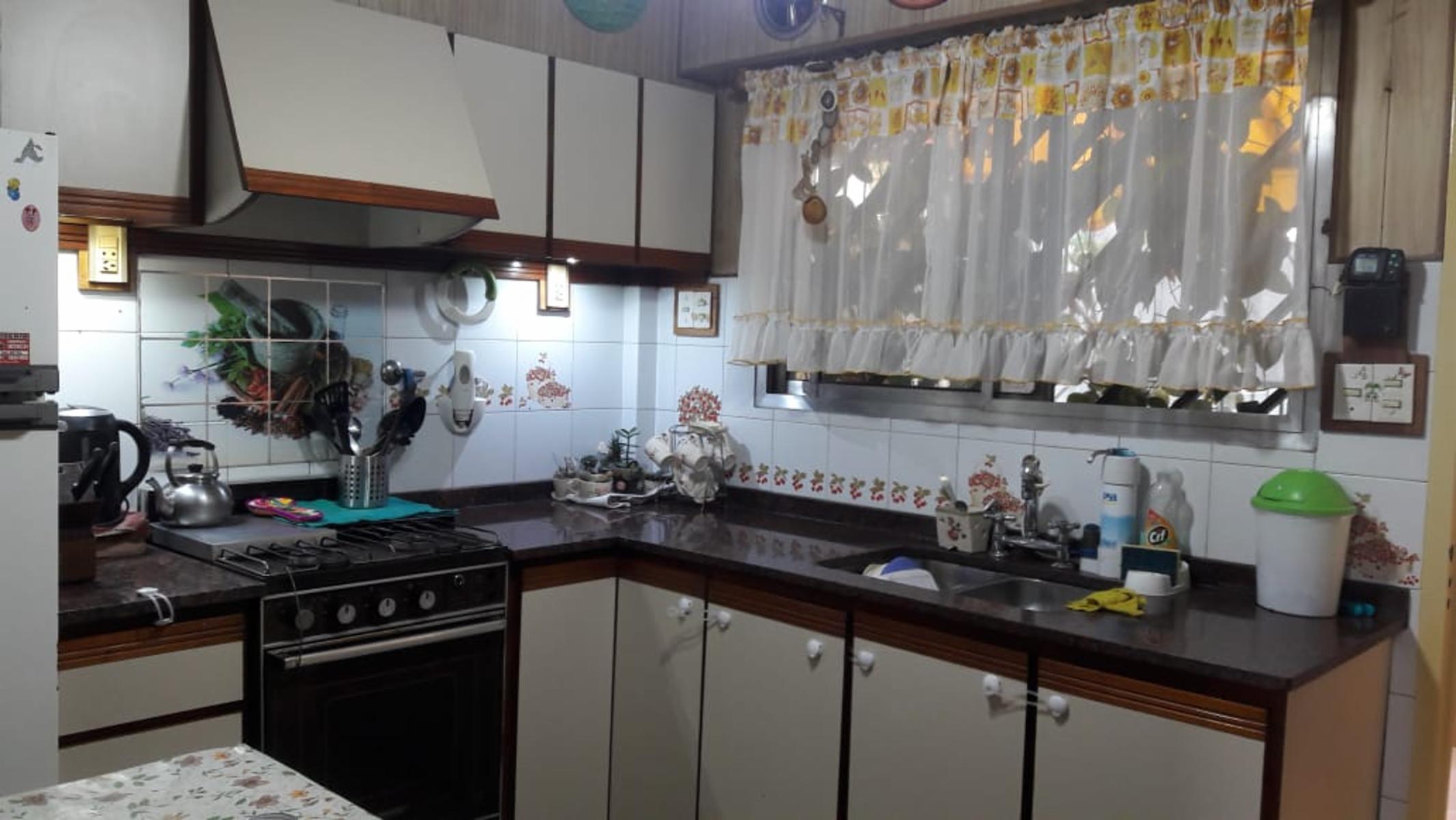San Martín, EXCELENTE PH EN PISO1 DE 4 AMB. CON PATIO, TERRAZA CON QUINCHO Y LAVADERO ($$D 50.000 Y CUOTAS) - 2