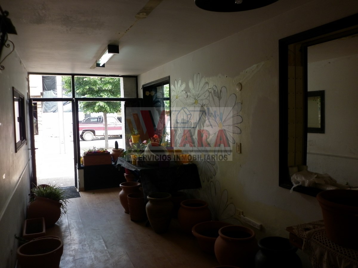 VENDO CASA CON LOCAL COMERCIAL CENTRICO - 4