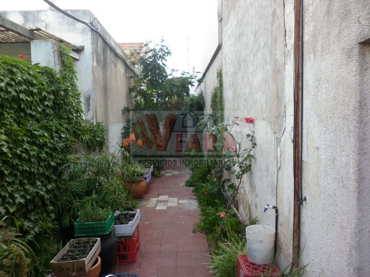 VENDO CASA CON LOCAL COMERCIAL CENTRICO - 5