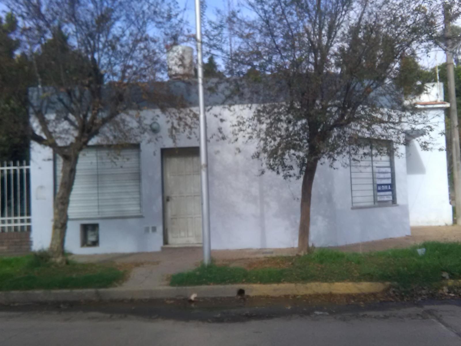 DOS CASAS , VENTA EN BLOQUE (DE UNA HABITACIÓN Y DOS HABITACIONES CON COCHERA RESPECTIVAMENTE) (RESTAURADAS EN 2017) — foto 2