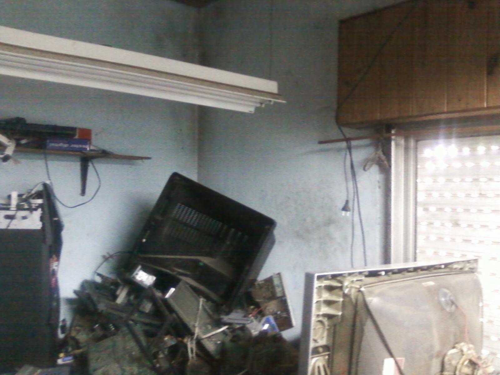 CASA CON LOCAL COMERCIAL IDEAL PARA 2 FAMILIAS en Glew Este — foto 11