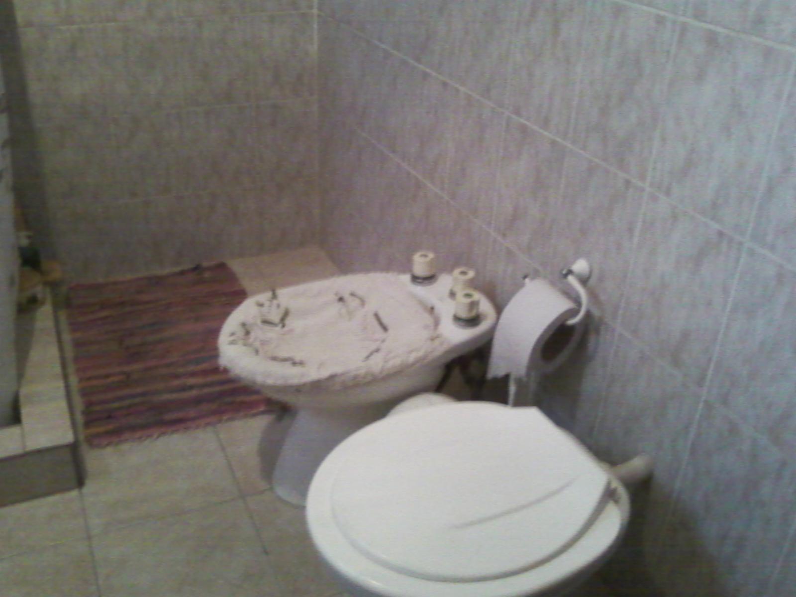 CASA EN BUEN ESTADO CON UN DEPARTAMENTO INDEPENDIENTE EN SU FRENTE — foto 7