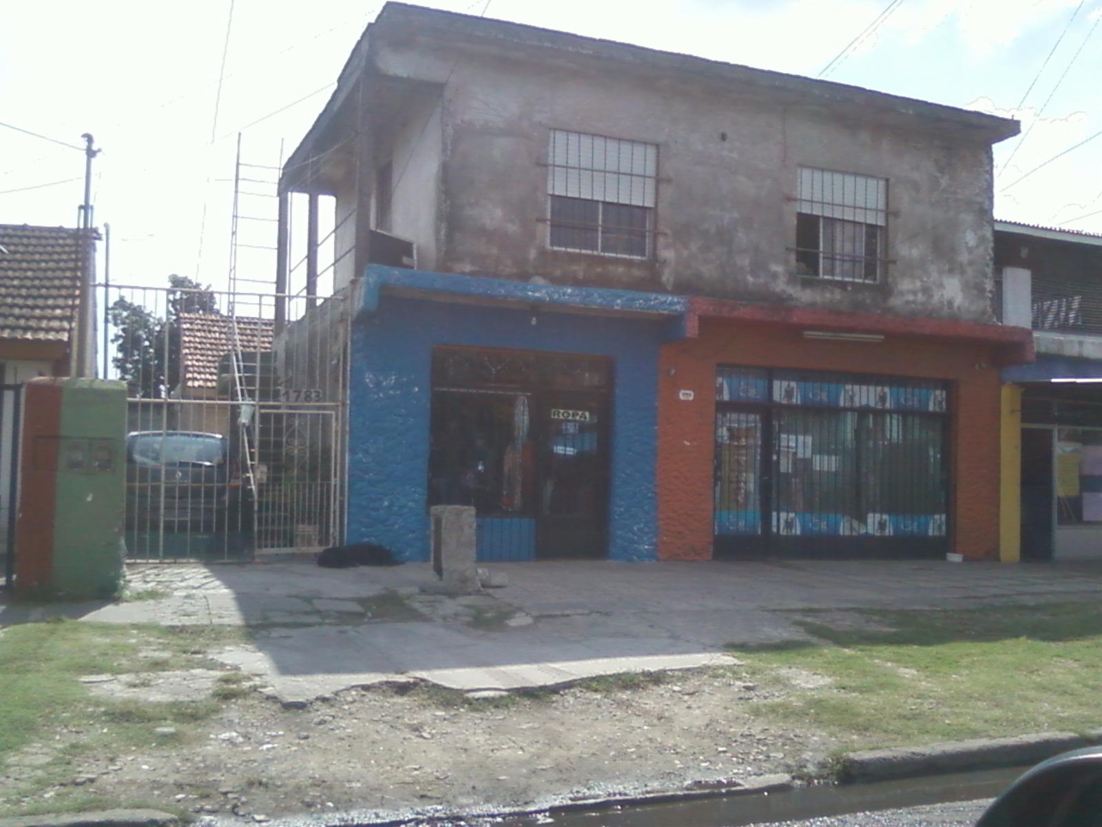 Dos Casas y Dos Locales Comerciales en buena zona comercial de Burzaco — foto 2