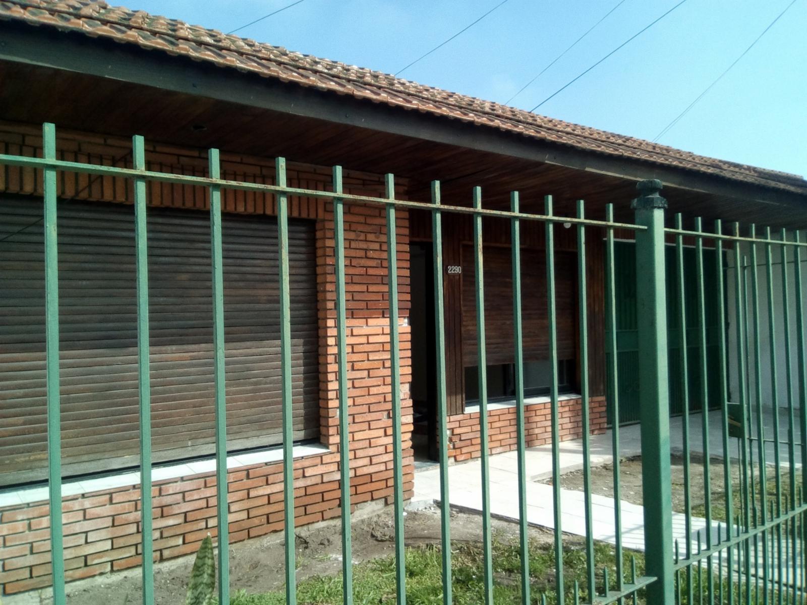 OFERTA Casa grande para dos familias en VENTA en Burzaco, cerca delClub Pucará y Supermercado Changomas