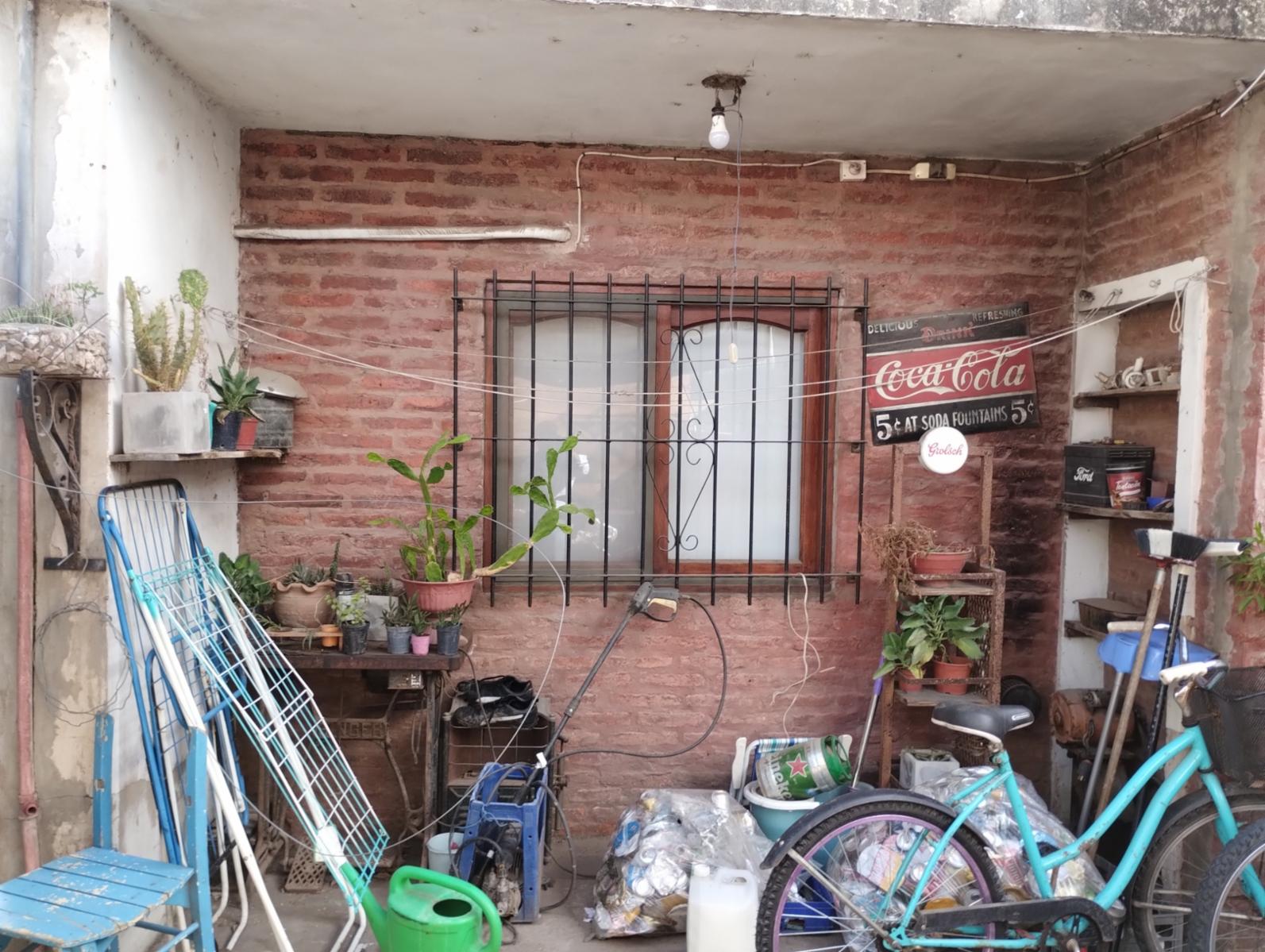 Casa Americana en VENTA con Galpón, Depósito o Taller en su fondo en Barrio Almafuerte de Glew. — foto 4