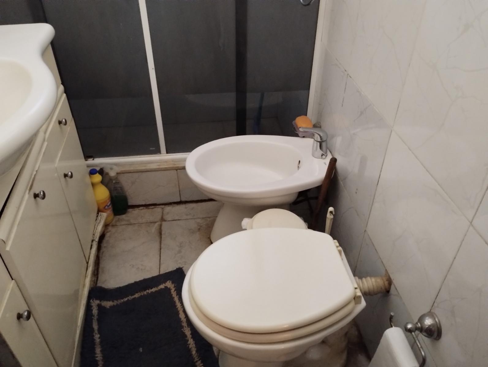 Casa Americana en VENTA con Galpón, Depósito o Taller en su fondo en Barrio Almafuerte de Glew. — foto 6