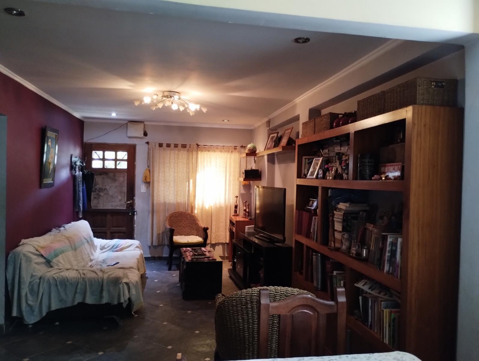Casa Americana en VENTA con Galpón, Depósito o Taller en su fondo en Barrio Almafuerte de Glew. — foto 8