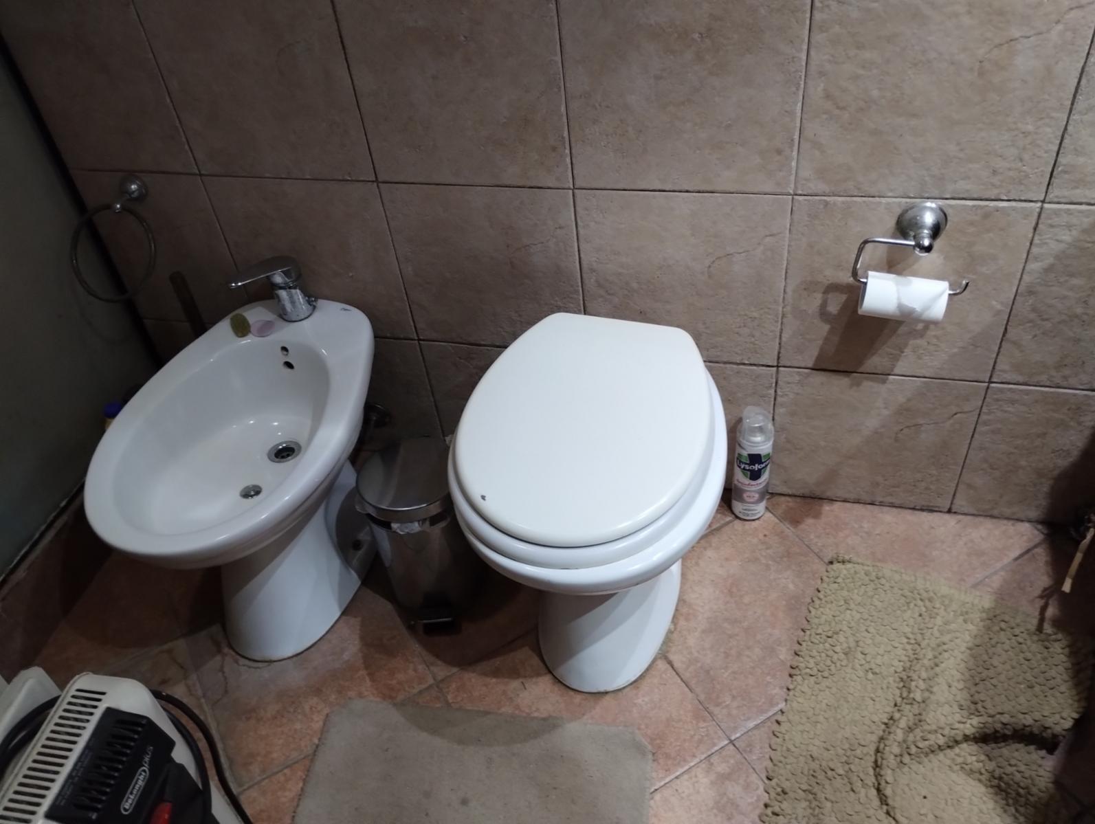 Casa Americana en VENTA con Galpón, Depósito o Taller en su fondo en Barrio Almafuerte de Glew. — foto 12