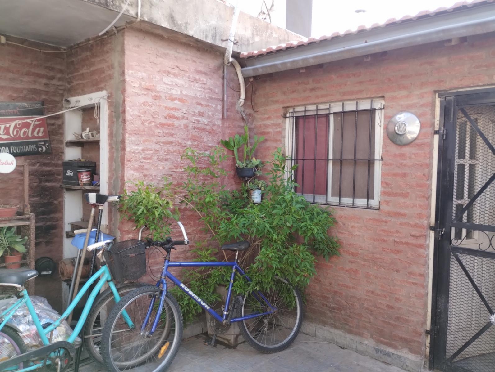 Casa Americana en VENTA con Galpón, Depósito o Taller en su fondo en Barrio Almafuerte de Glew. — foto 14