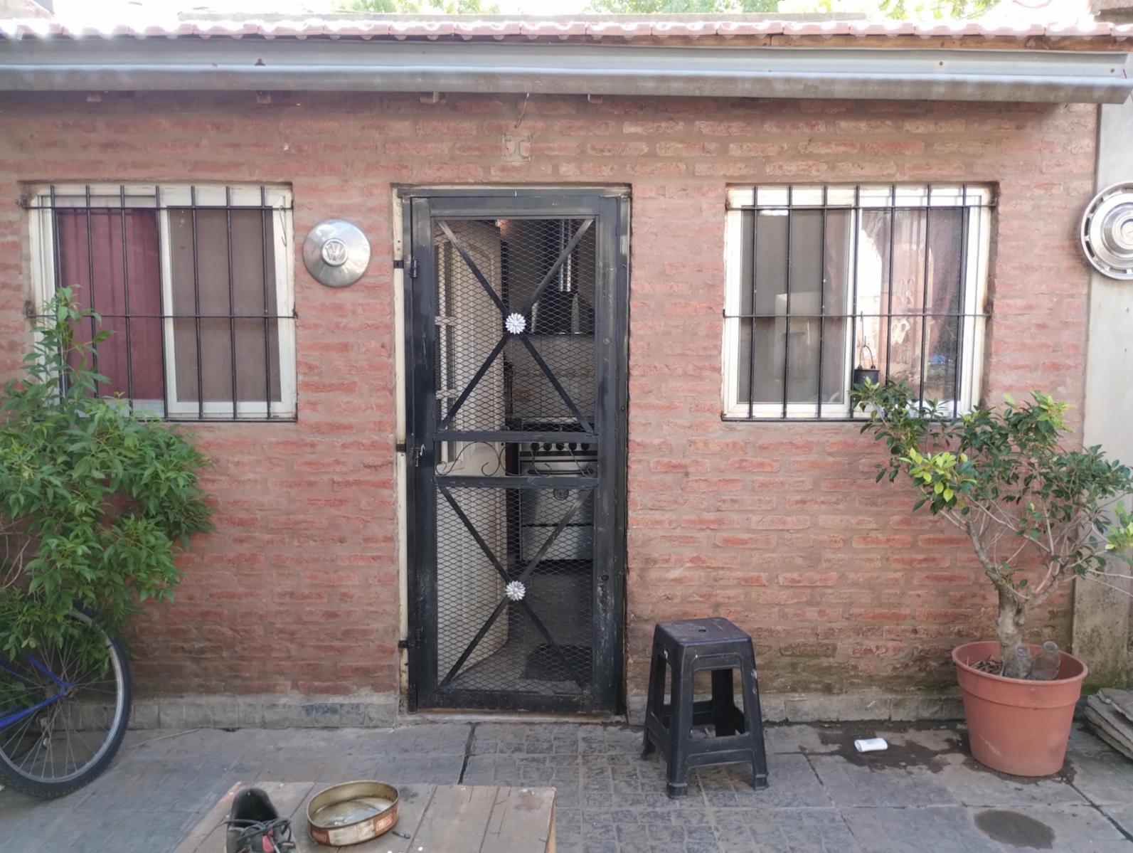 Casa Americana en VENTA con Galpón, Depósito o Taller en su fondo en Barrio Almafuerte de Glew. — foto 15
