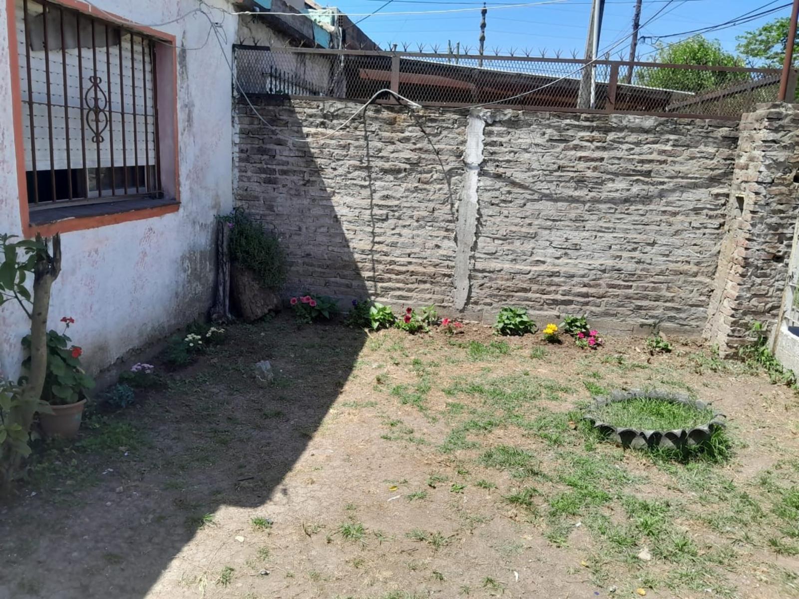 Casa Americana en VENTA a pocos metros del colectivo local en Glew. — foto 6