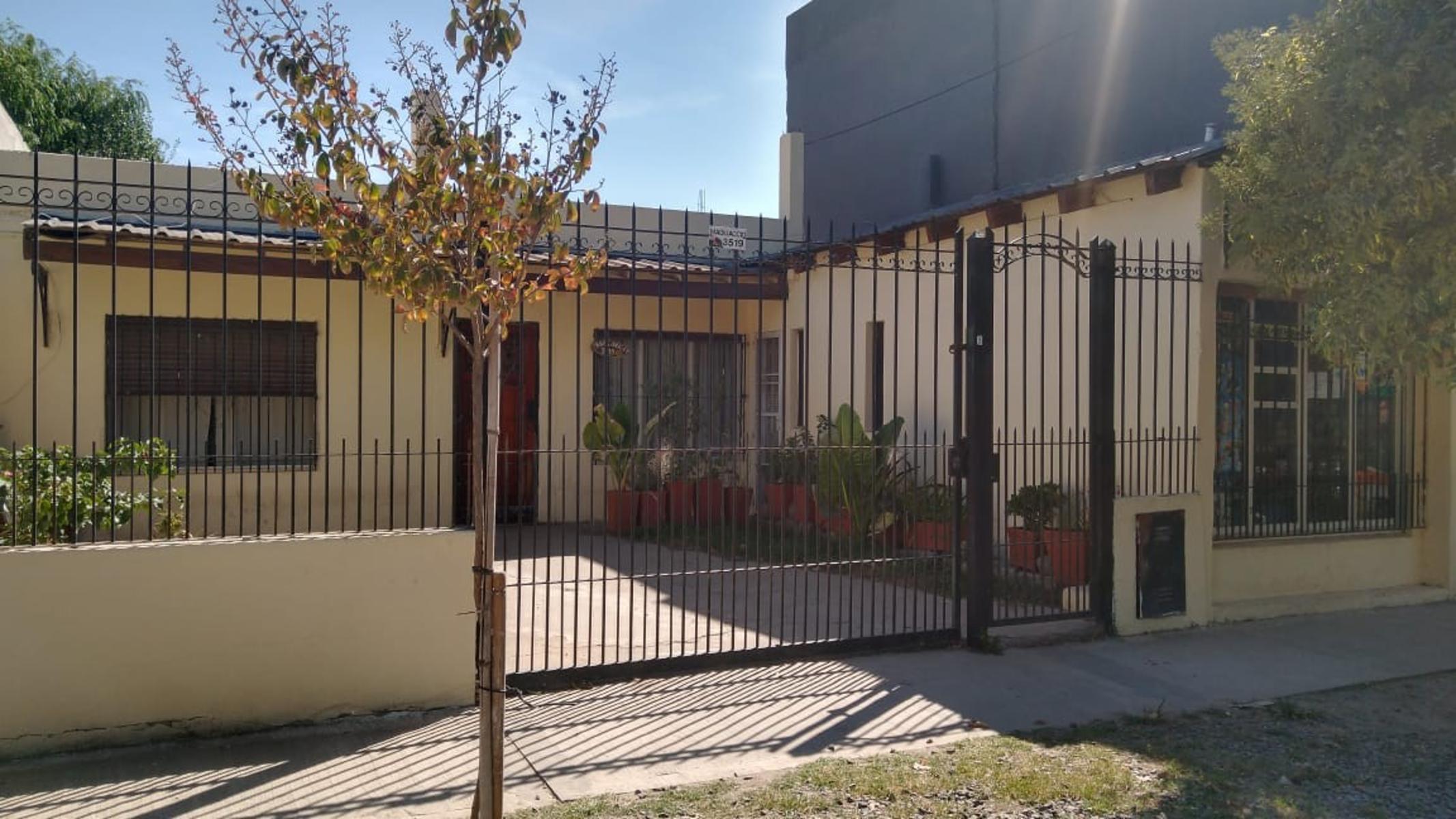 Casa Americana en VENTA con 3 dormitorios en Barrio Gendarmería de Glew. — foto 2