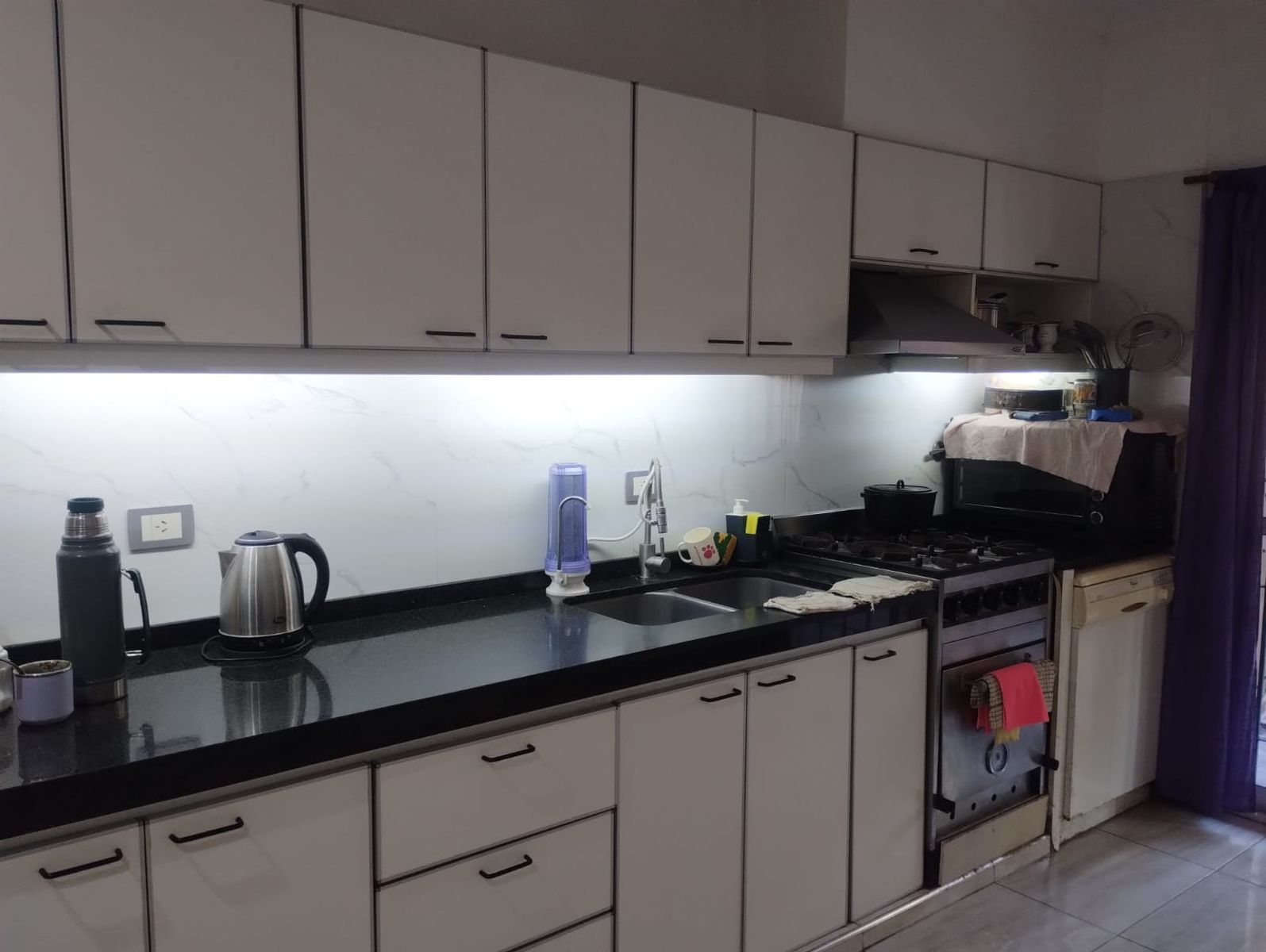 Casa en VENTA de 3 dormitorios, quincho, parque y garaje en Guernica este. — foto 5