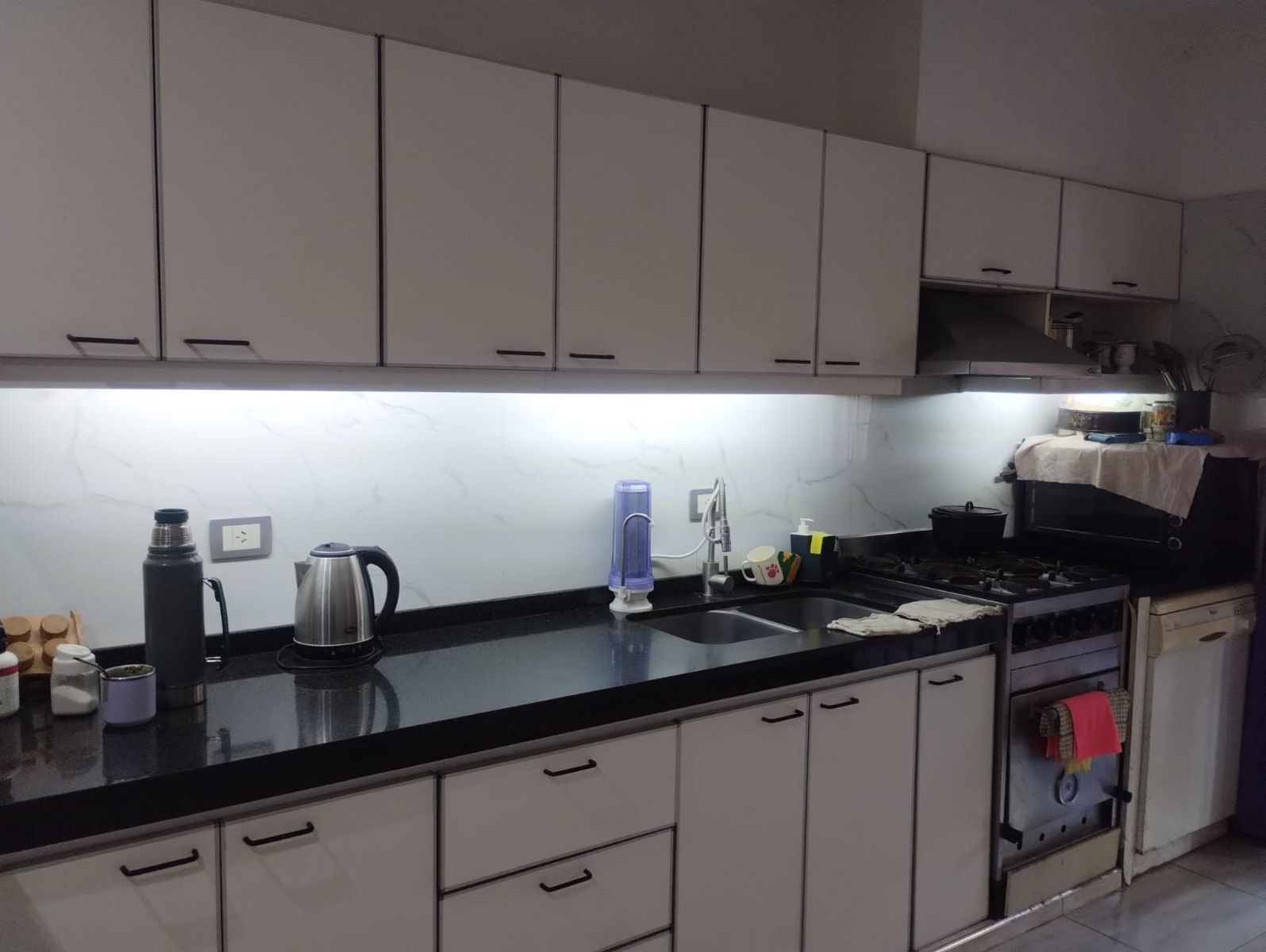 Casa en VENTA de 3 dormitorios, quincho, parque y garaje en Guernica este. — foto 6