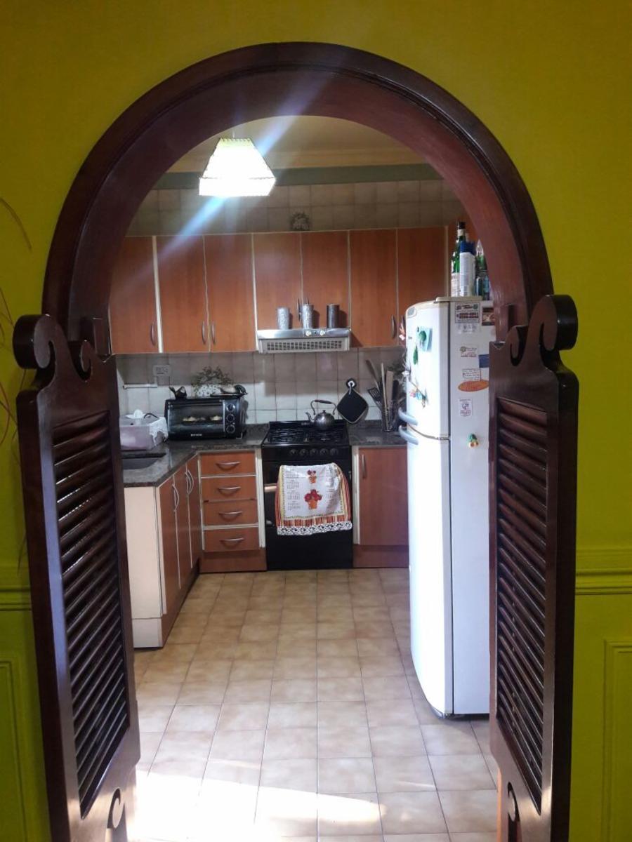 Casa sobre lote de 8.66x26 en 3 plantas con PARQUE Y PISCINA. Excelente construccion. MENDOZA 2500 — foto 4