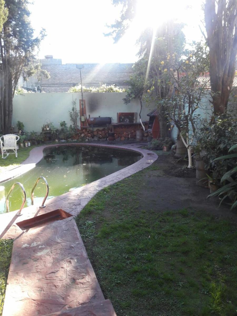 Casa sobre lote de 8.66x26 en 3 plantas con PARQUE Y PISCINA. Excelente construccion. MENDOZA 2500 — foto 10