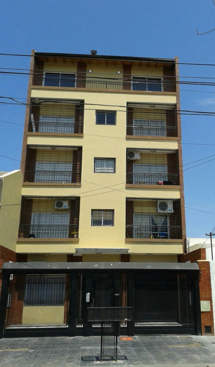NUEVO PRECIO IDEAL INVERSOR DEPARTAMENTO 2 AMBIENTES CON COCHERA CUBIERTA. OPORTUNIDAD VENTA DIRECTA