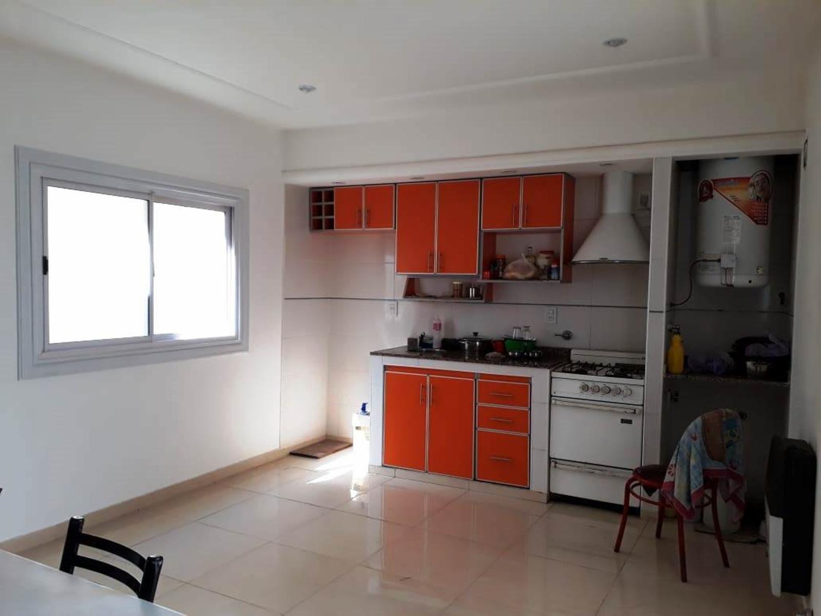 DEPARTAMENTO TIPO CASA TRES AMBIENTES AL FRENTE CON COCHERA RECICLADO A NUEVO. PRECIO ACTUALIZADO — foto 4