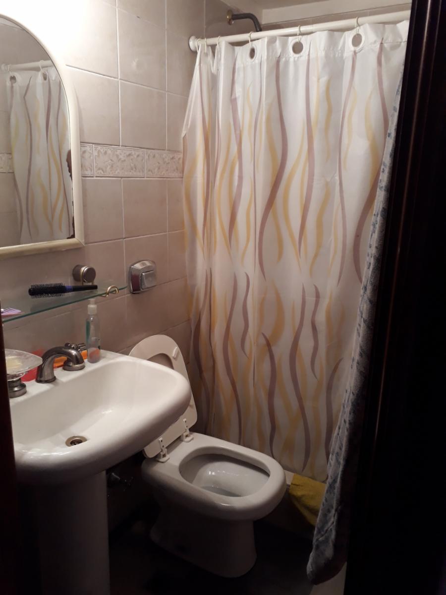 CASA 5 AMB. c/2 coch. Excelente e impecable S/lote propio en Lanusita. USO COMERCIAL O VIVIENDA. — foto 4
