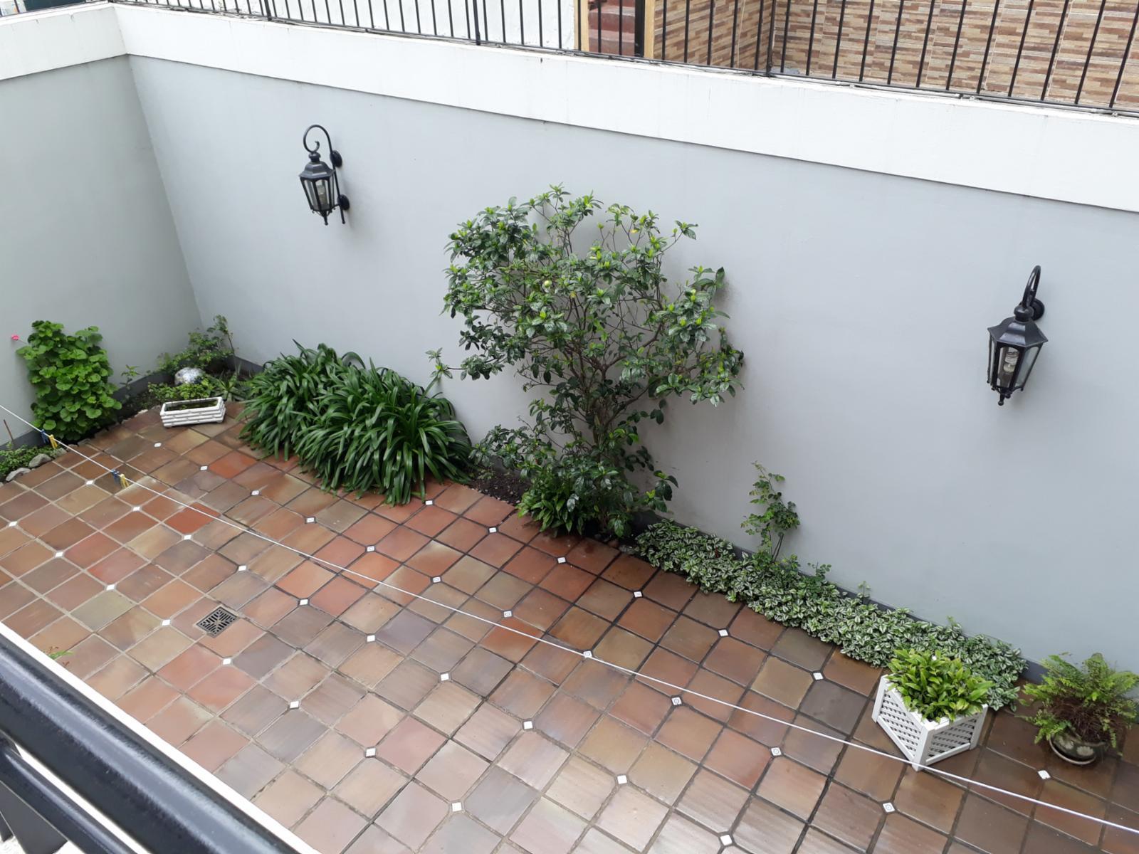 CASA 5 AMB. c/2 coch. Excelente e impecable S/lote propio en Lanusita. USO COMERCIAL O VIVIENDA. — foto 8