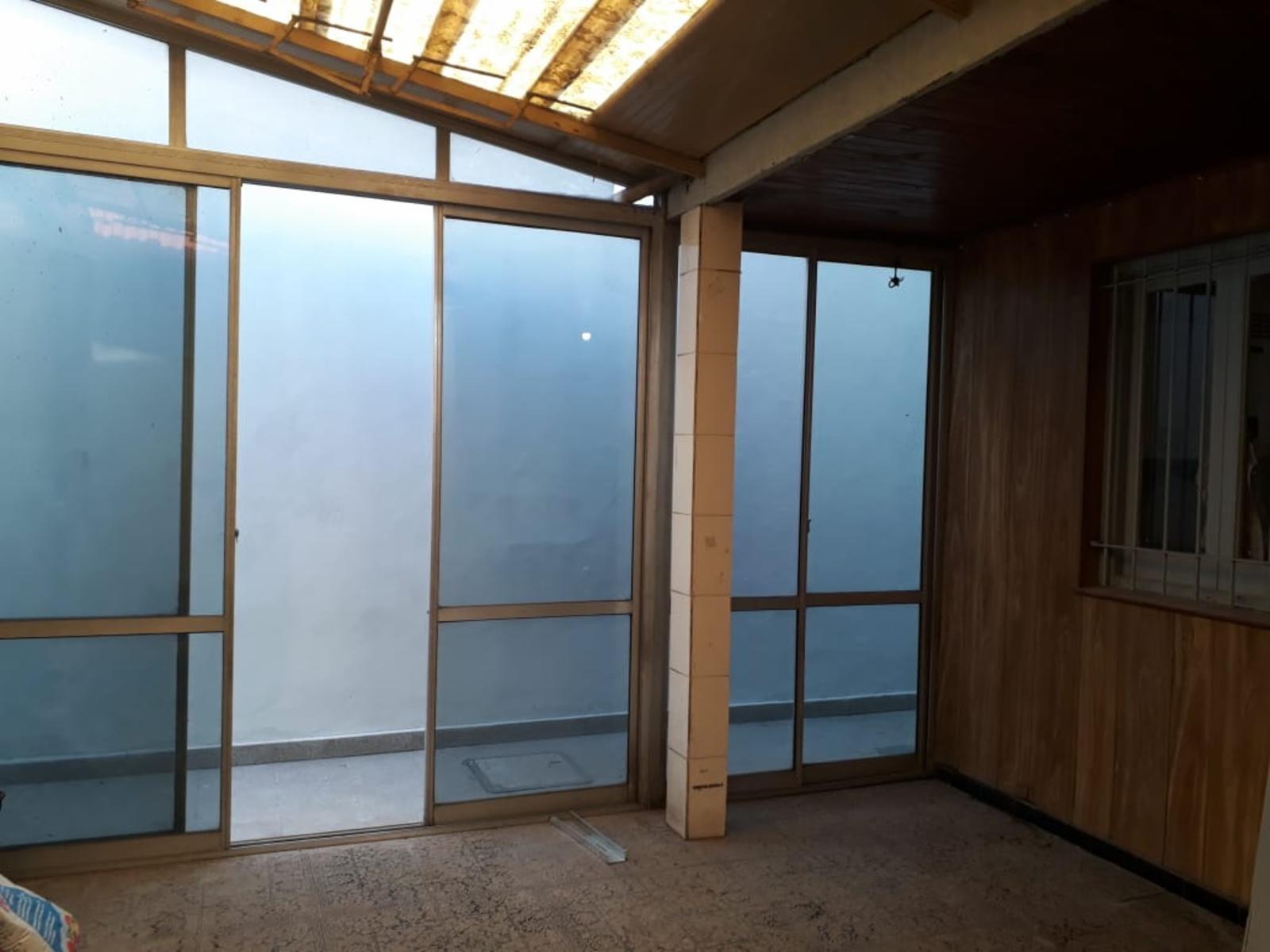 NUEVO PRECIO OPORTUNIDAD Inversores. CASA EN VENTA: Sobre amplio Lote propio Casa 3 amb. c/coch. + dpto. 2 amb. + fondo + galpón. Con renta. — foto 5