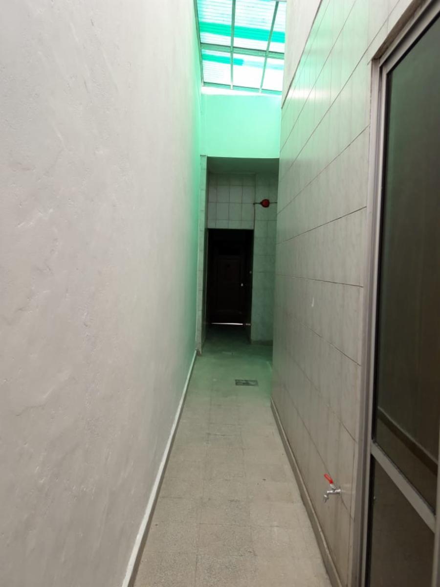 NUEVO PRECIO OPORTUNIDAD Inversores. CASA EN VENTA: Sobre amplio Lote propio Casa 3 amb. c/coch. + dpto. 2 amb. + fondo + galpón. Con renta. — foto 6