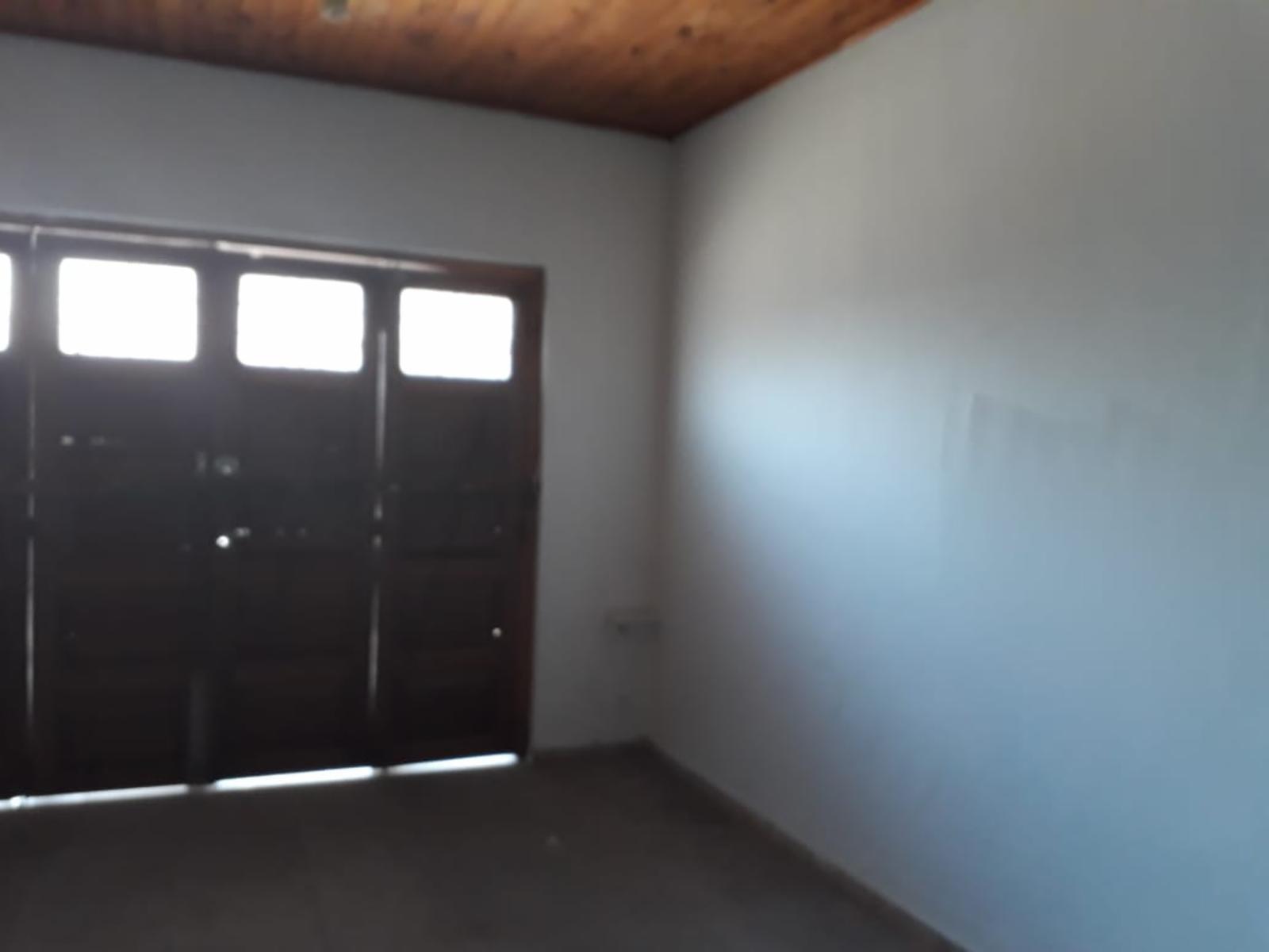 NUEVO PRECIO OPORTUNIDAD Inversores. CASA EN VENTA: Sobre amplio Lote propio Casa 3 amb. c/coch. + dpto. 2 amb. + fondo + galpón. Con renta. — foto 12