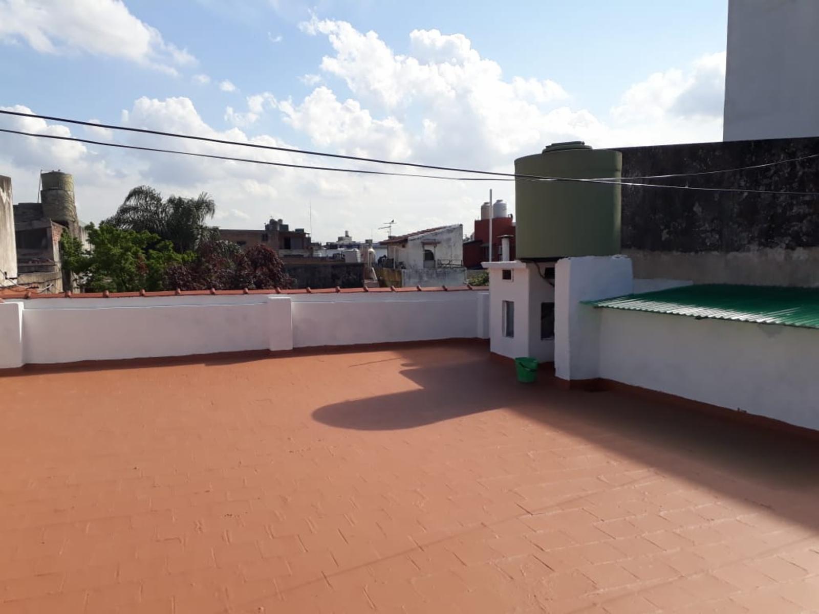 NUEVO PRECIO OPORTUNIDAD Inversores. CASA EN VENTA: Sobre amplio Lote propio Casa 3 amb. c/coch. + dpto. 2 amb. + fondo + galpón. Con renta. — foto 13
