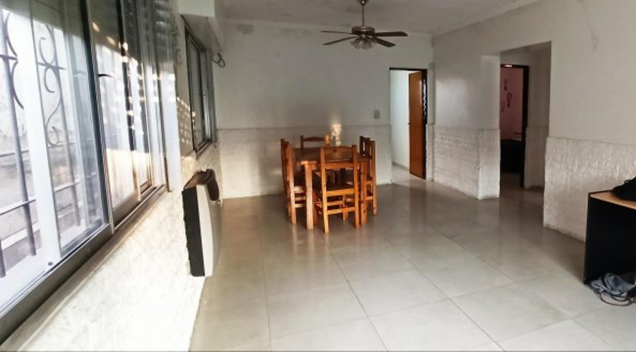 P.H. 3 AMBIENTES AL FRENTE RECICLADO CON PATIO Y TERRAZA