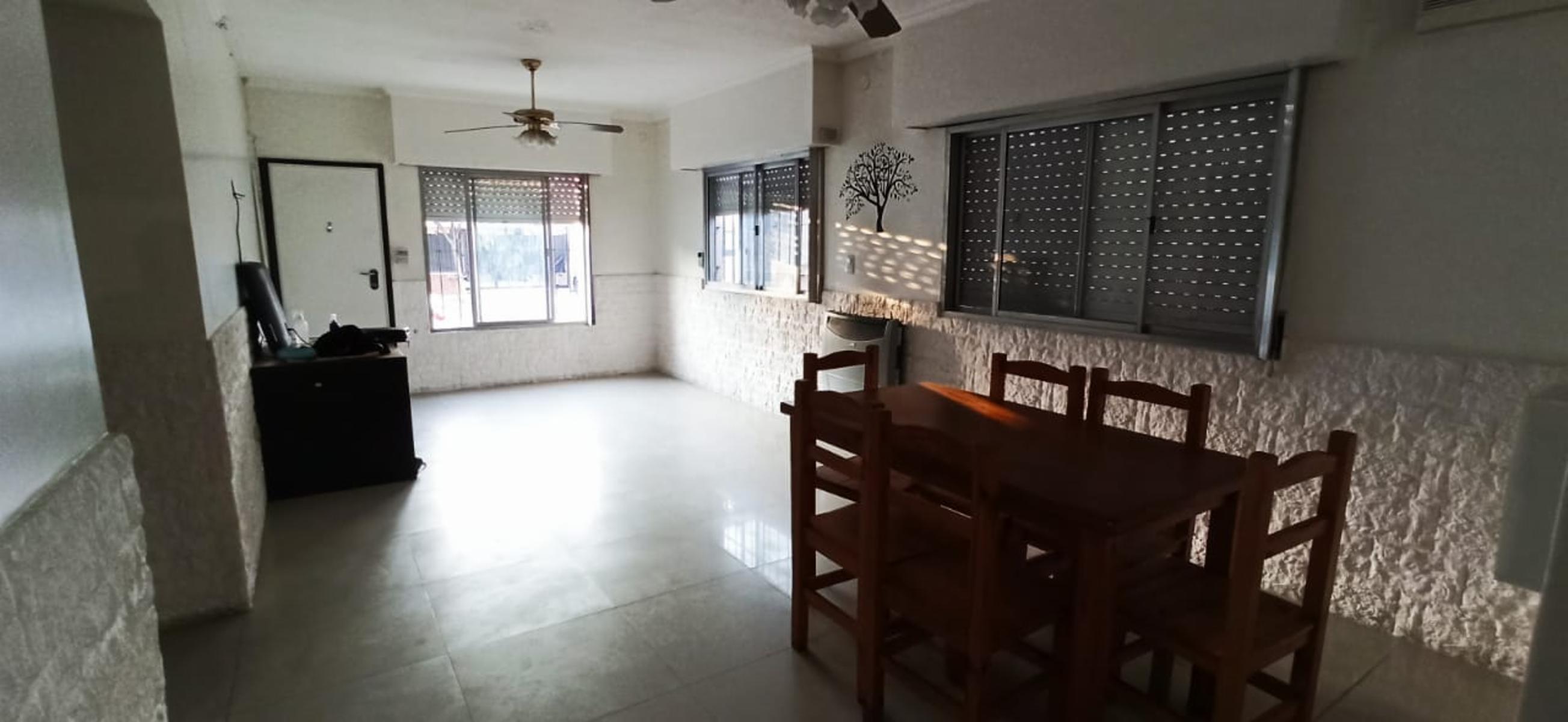 P.H. 3 AMBIENTES AL FRENTE RECICLADO CON PATIO Y TERRAZA — foto 2