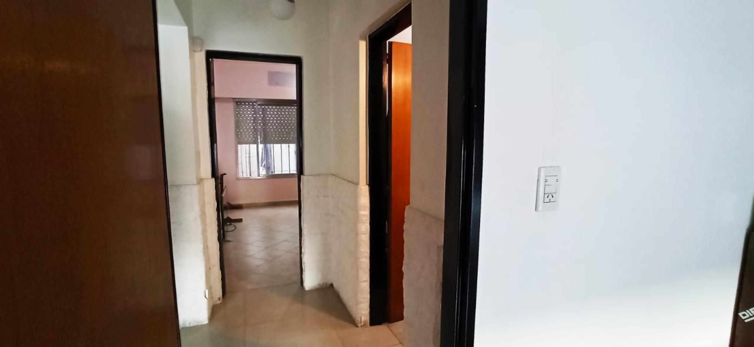 P.H. 3 AMBIENTES AL FRENTE RECICLADO CON PATIO Y TERRAZA — foto 5