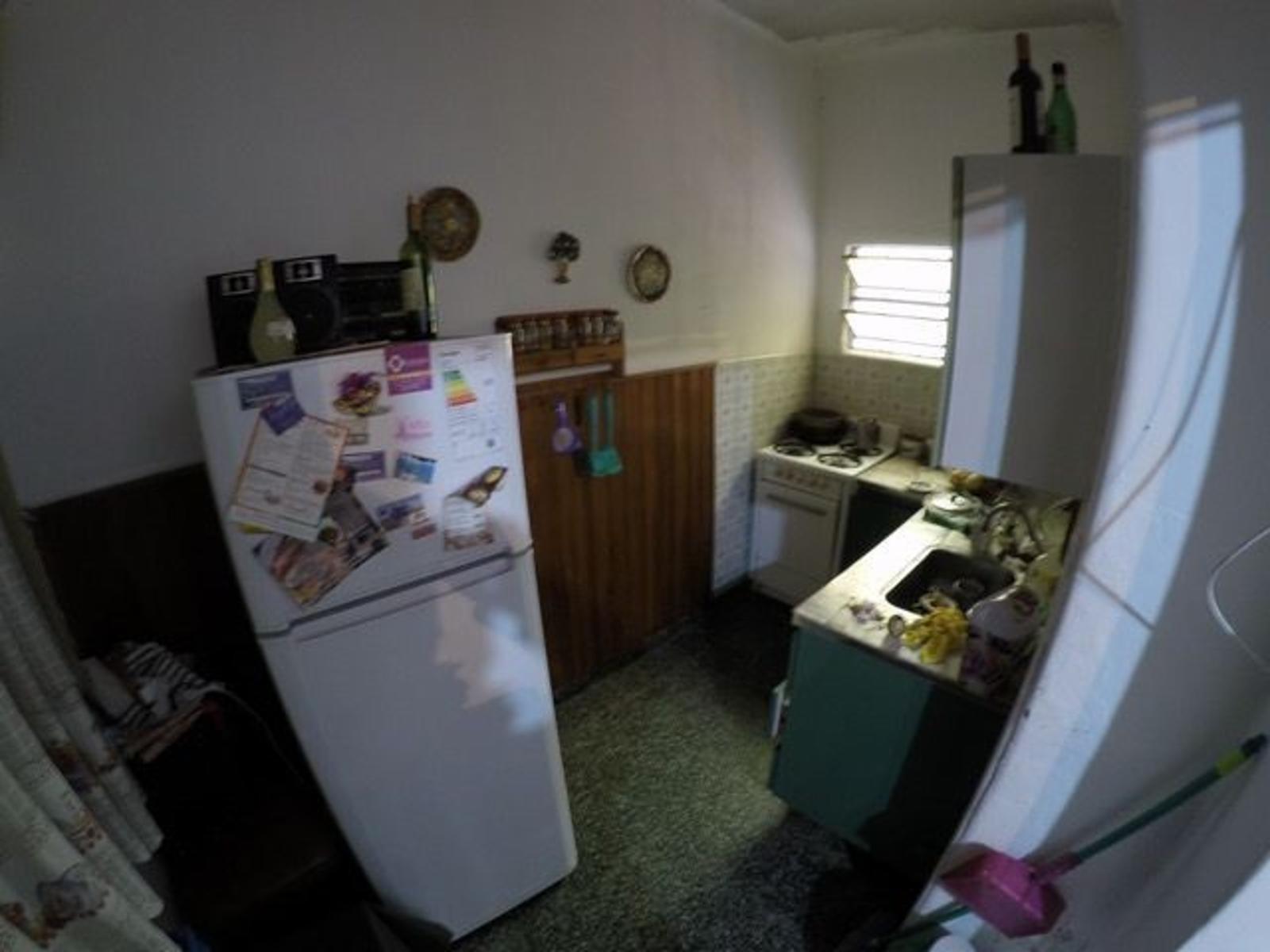 CASA S/LOTE DE 8,66x50 IDEAL 2 FLIAS. O PARA DUPLEX/TRIPLEX. FONDO DE USO COMUN CON PISCINA. — foto 2