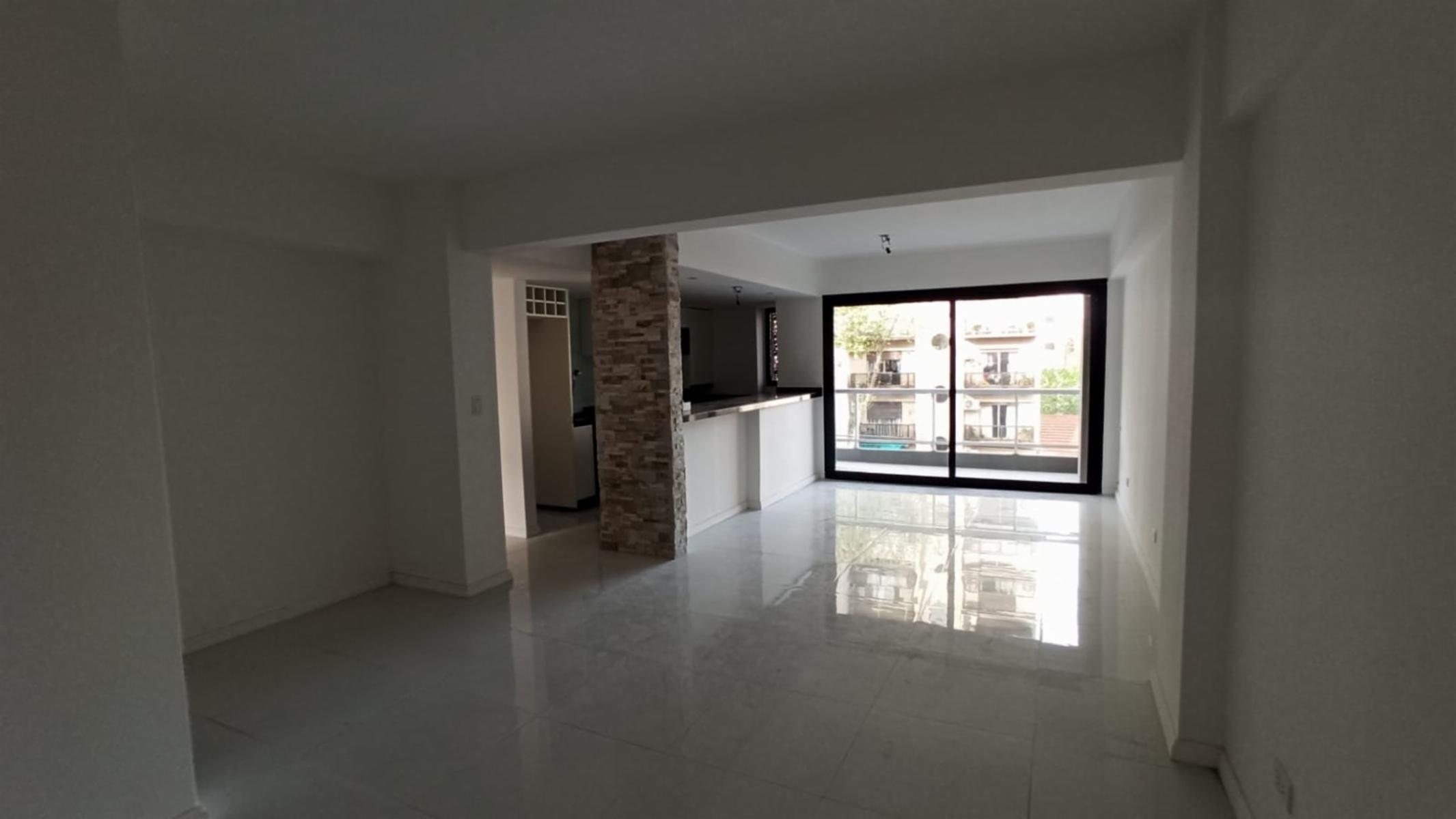 EN VENTA Semipiso al frente de 3 amb. c/coch. LANUS O. CENTRO. IBERLUCEA III. SUM Y PISCINA — foto 4
