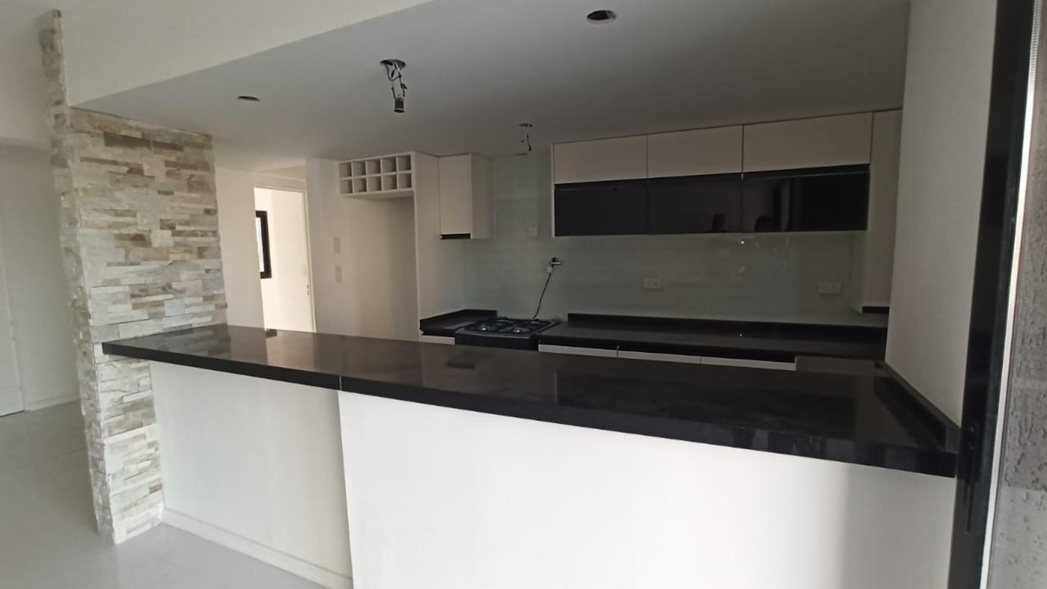 EN VENTA Semipiso al frente de 3 amb. c/coch. LANUS O. CENTRO. IBERLUCEA III. SUM Y PISCINA — foto 6