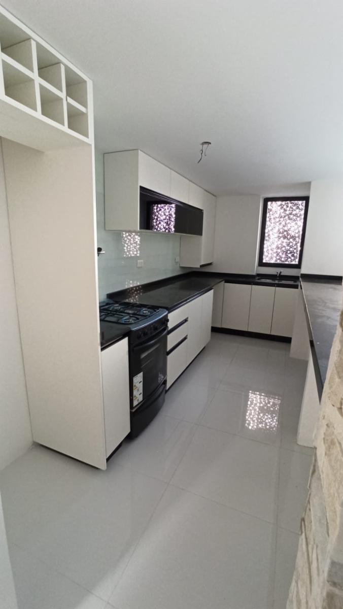 EN VENTA Semipiso al frente de 3 amb. c/coch. LANUS O. CENTRO. IBERLUCEA III. SUM Y PISCINA — foto 7