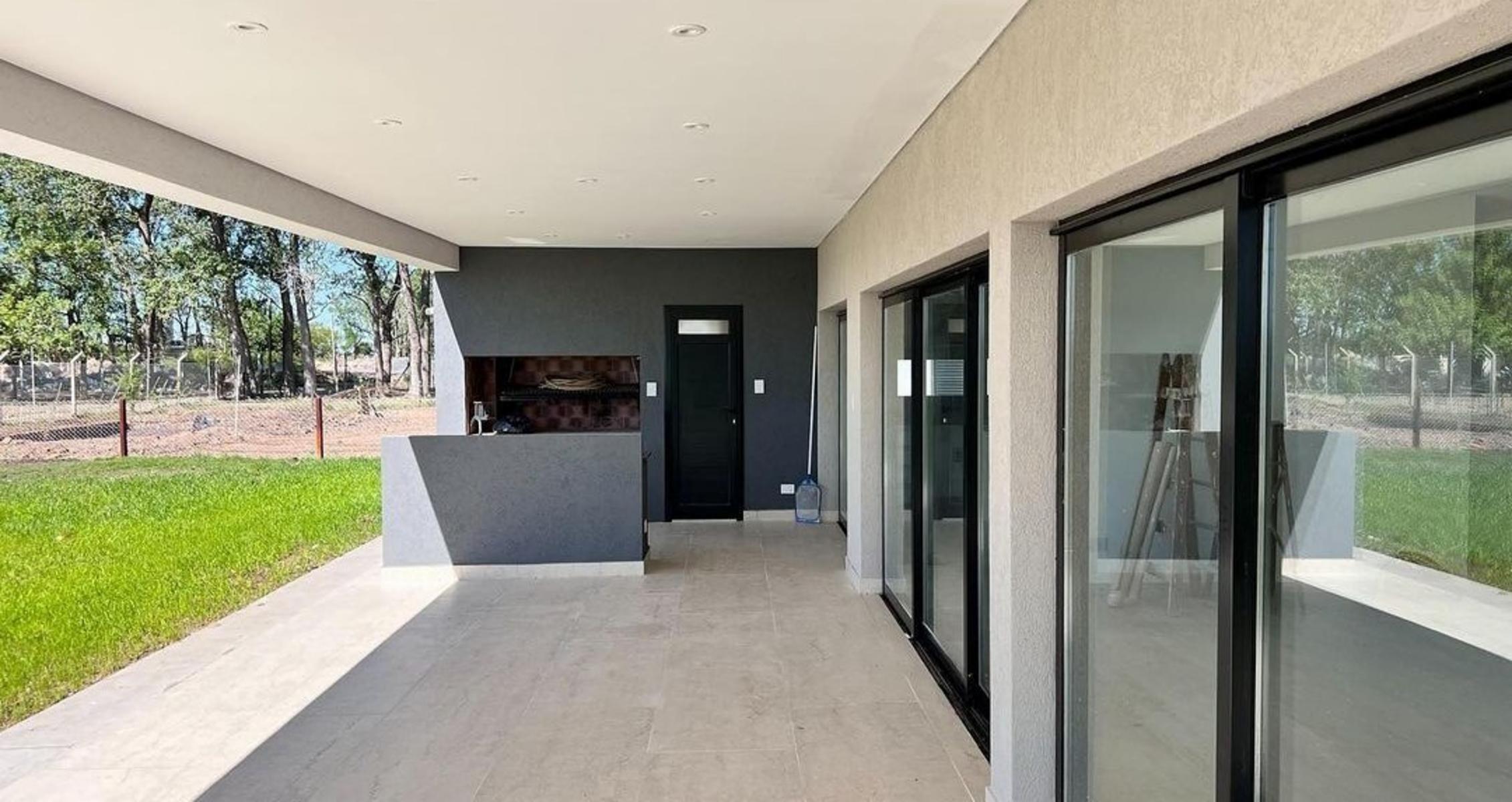 CASA A ESTRENAR DE 5 AMB. CON PISCINA EN BARRIO PRIVADO LA ALAMEDA. CANNING. — foto 5
