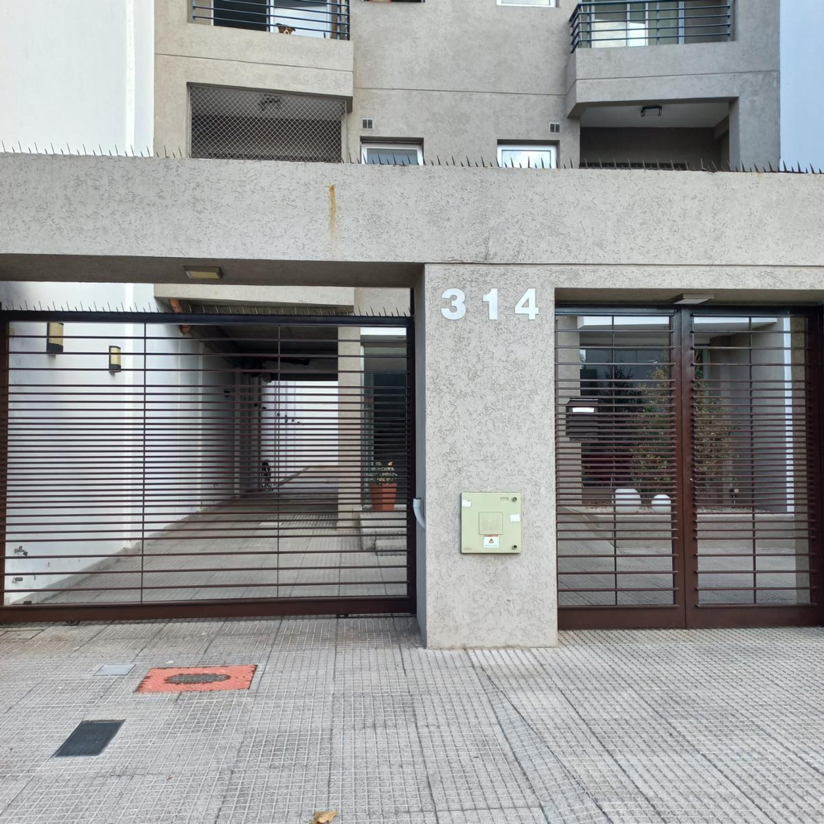 VENTA SEMIPISO A ESTRENAR CON COCHERA. LANUS O.