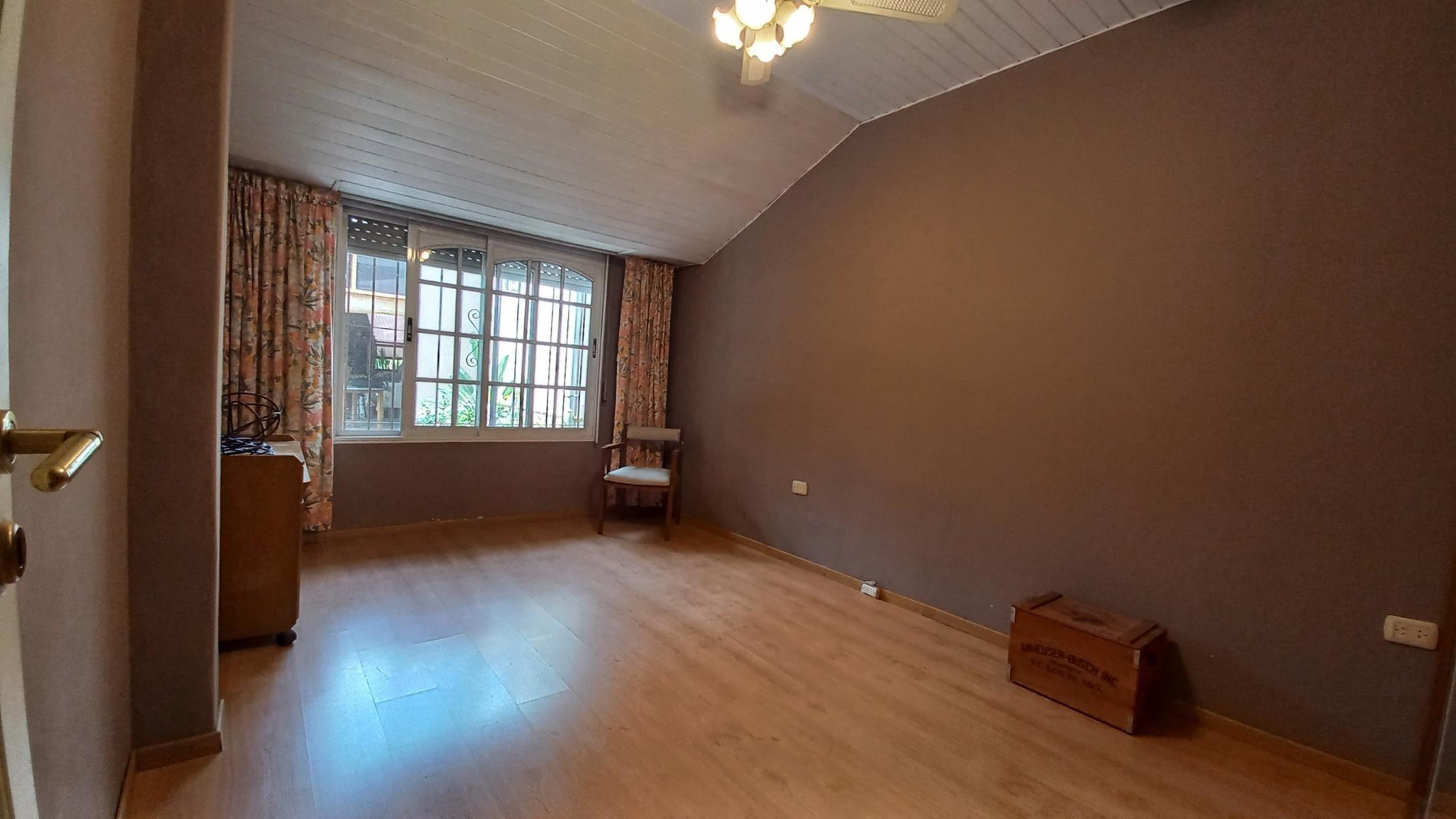 VENTA CASA 4 AMBIENTES CON FONDO LIBRE Y COCHERA — foto 5