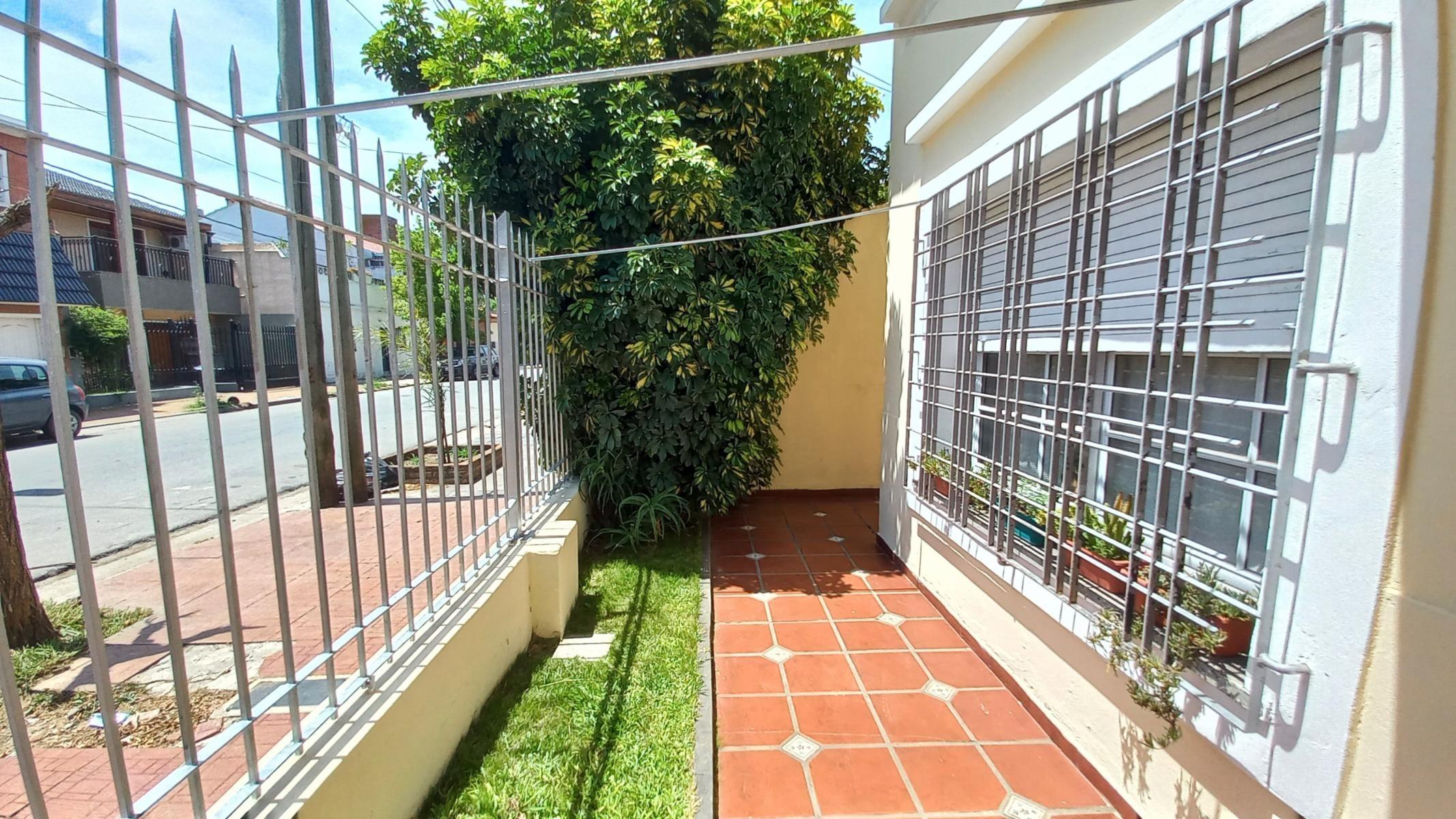 VENTA CASA SOBRE LOTE PROPIO, LANUS ESTE NUEVO PRECIO USS 70 MIL — foto 2