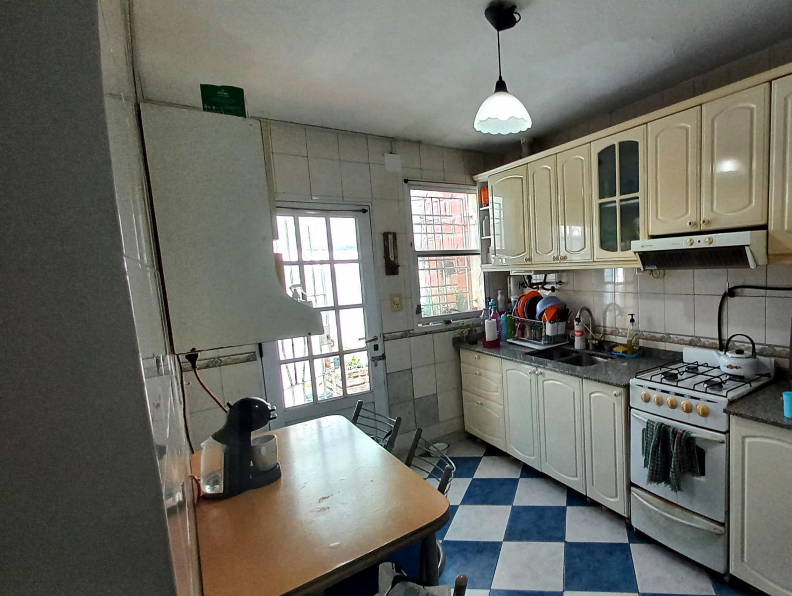 VENTA CASA SOBRE LOTE PROPIO, LANUS ESTE NUEVO PRECIO USS 70 MIL — foto 8