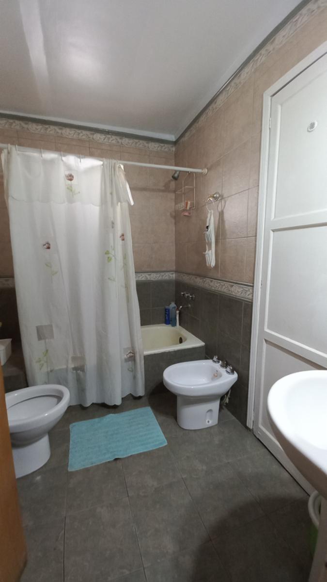 VENTA CASA SOBRE LOTE PROPIO, LANUS ESTE NUEVO PRECIO USS 70 MIL — foto 15